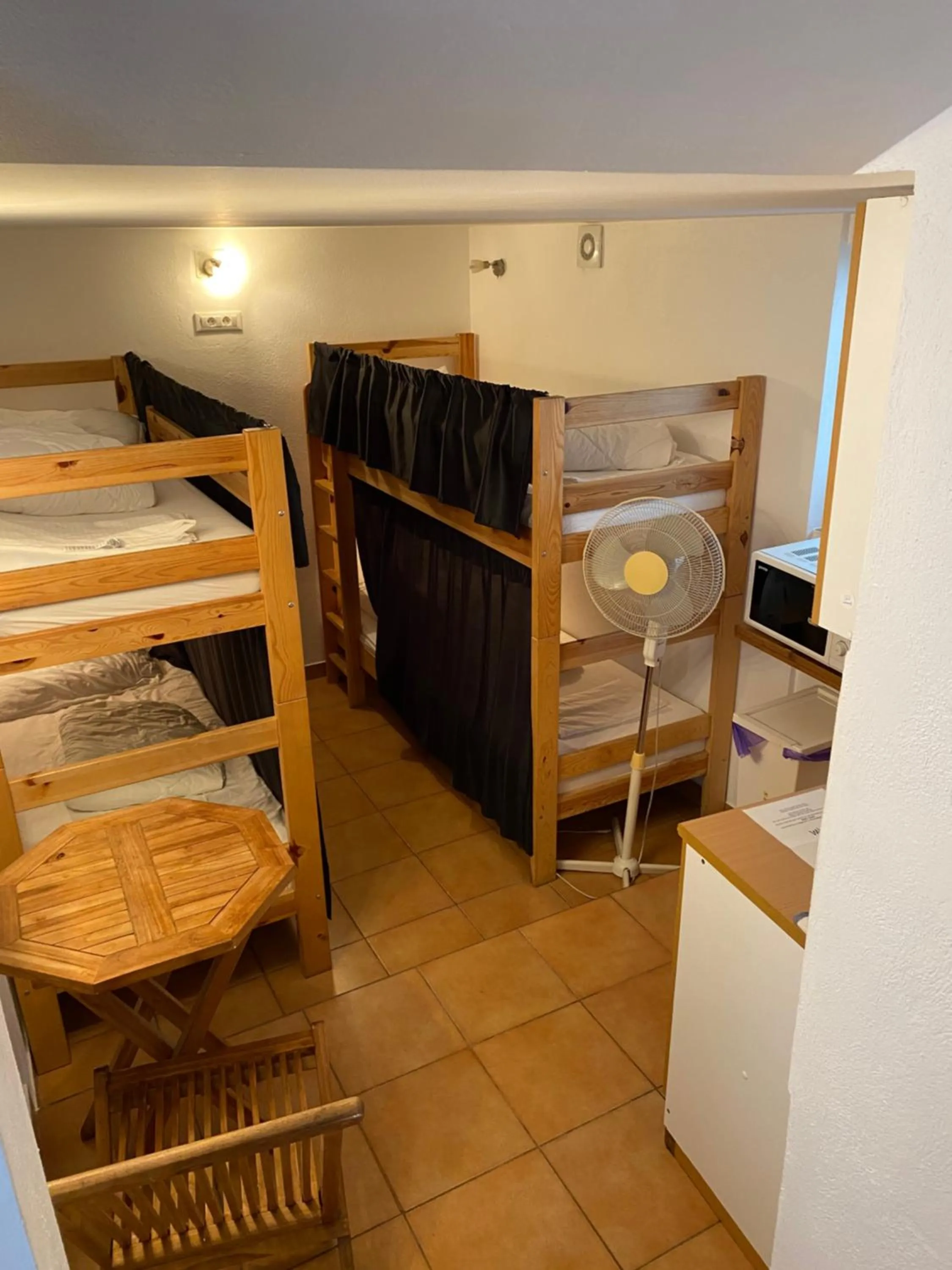 Photo of the whole room, Bed in Travellers' Haven Hostel