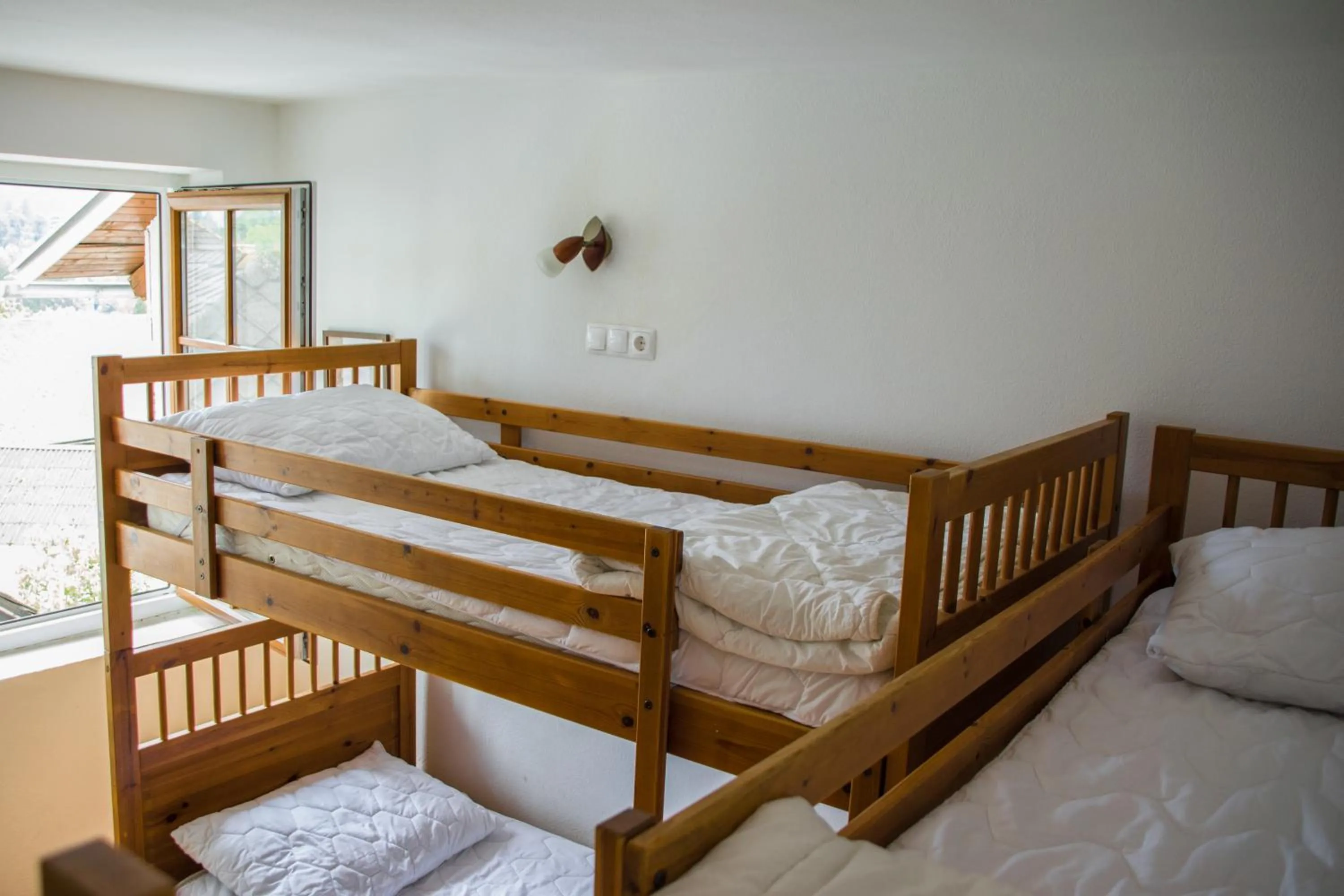 Photo of the whole room, Bed in Travellers' Haven Hostel