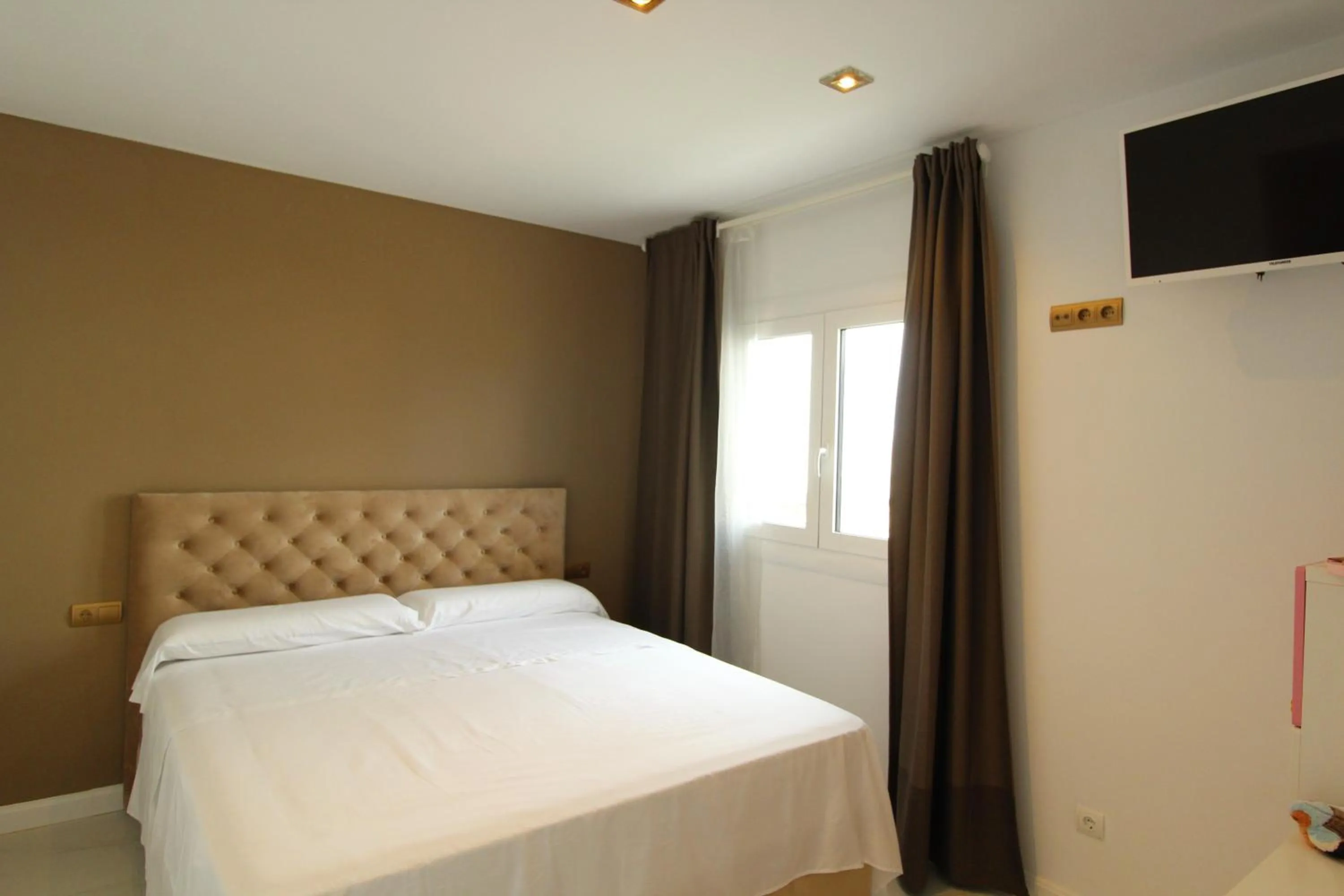 Bed in Villa Paradise , playa privada a 10 minutos de Sitges