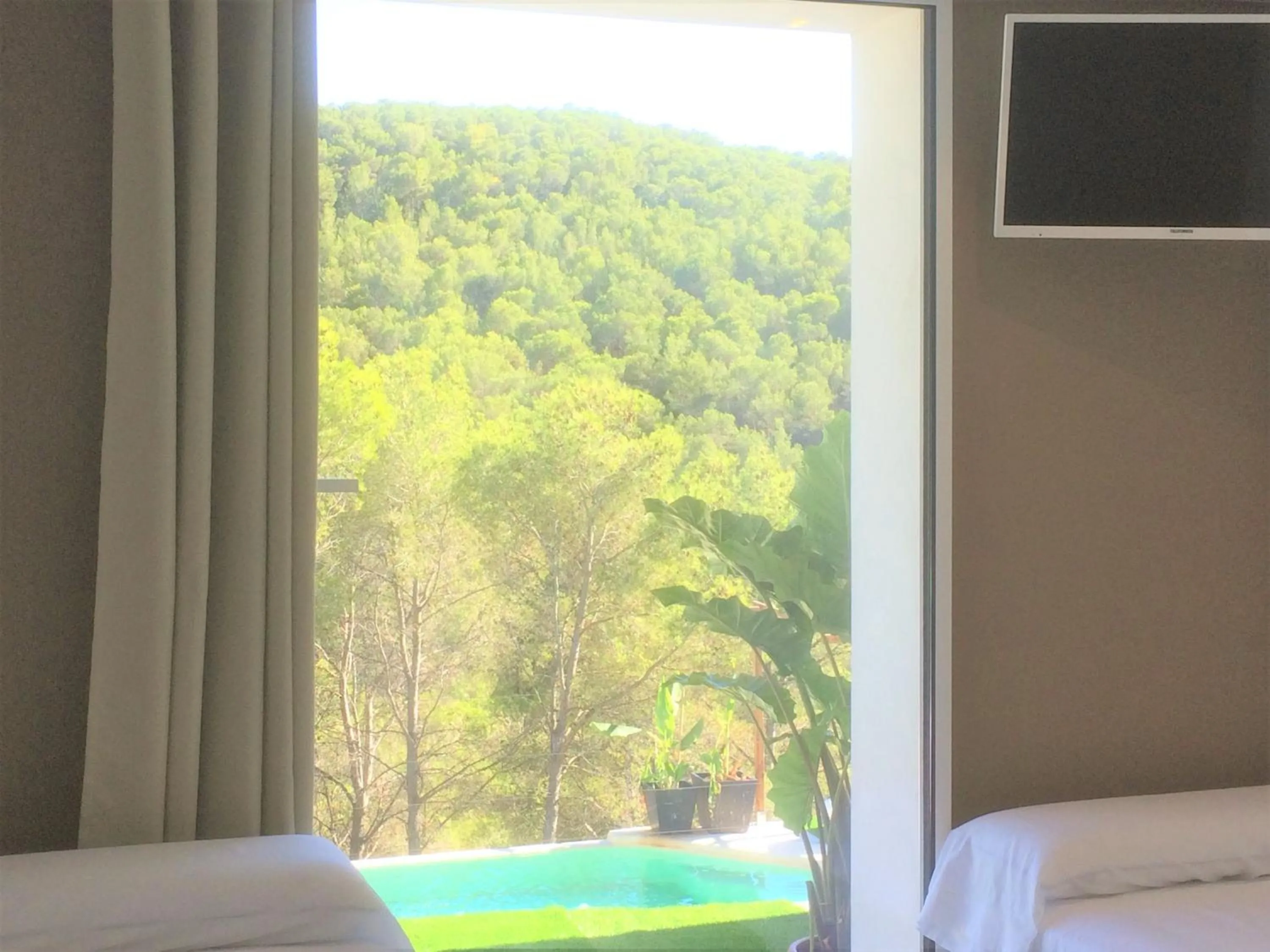 Bed in Villa Paradise , playa privada a 10 minutos de Sitges