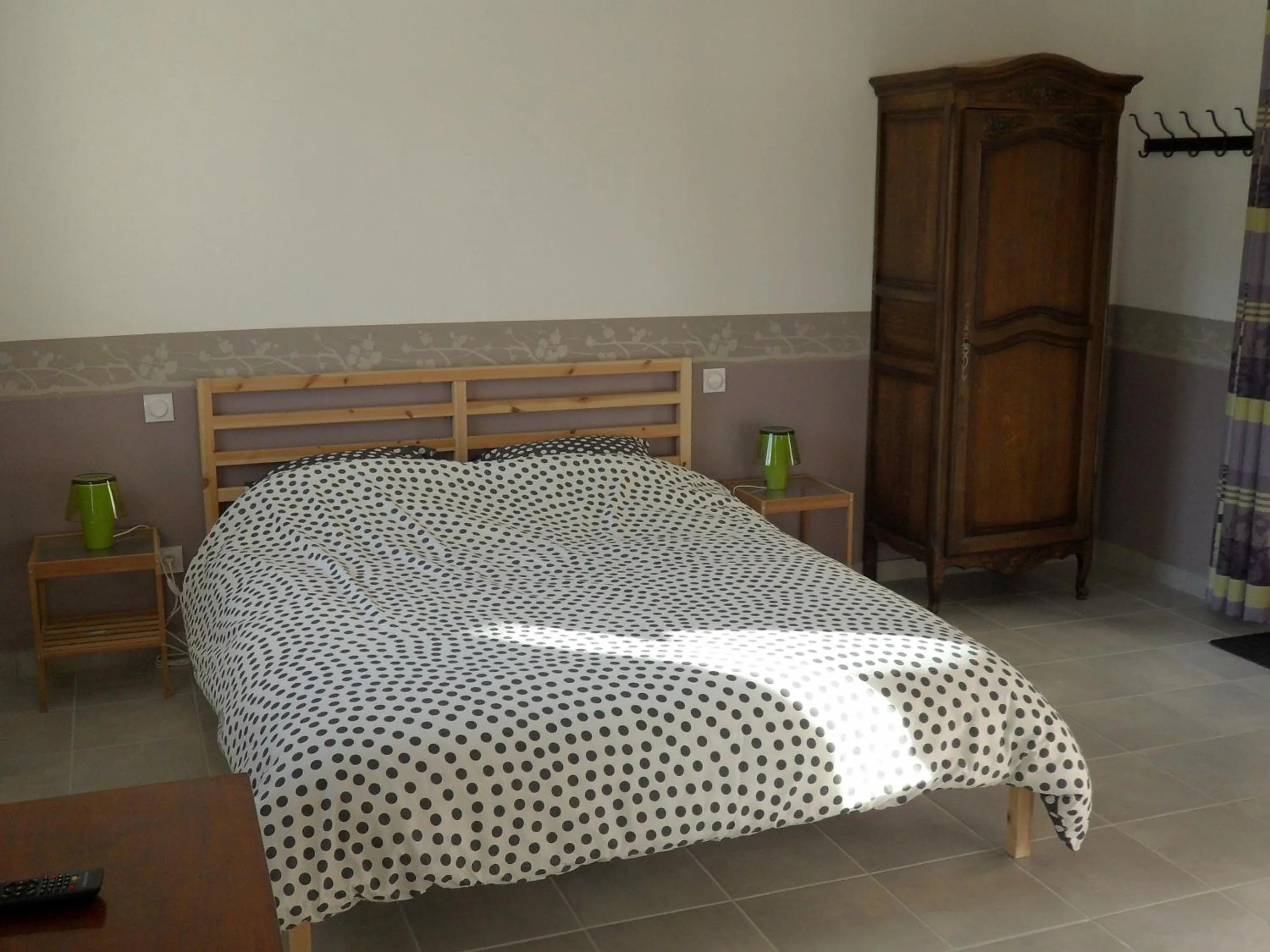 Bedroom, Bed in Les Ânes de Forcalquier