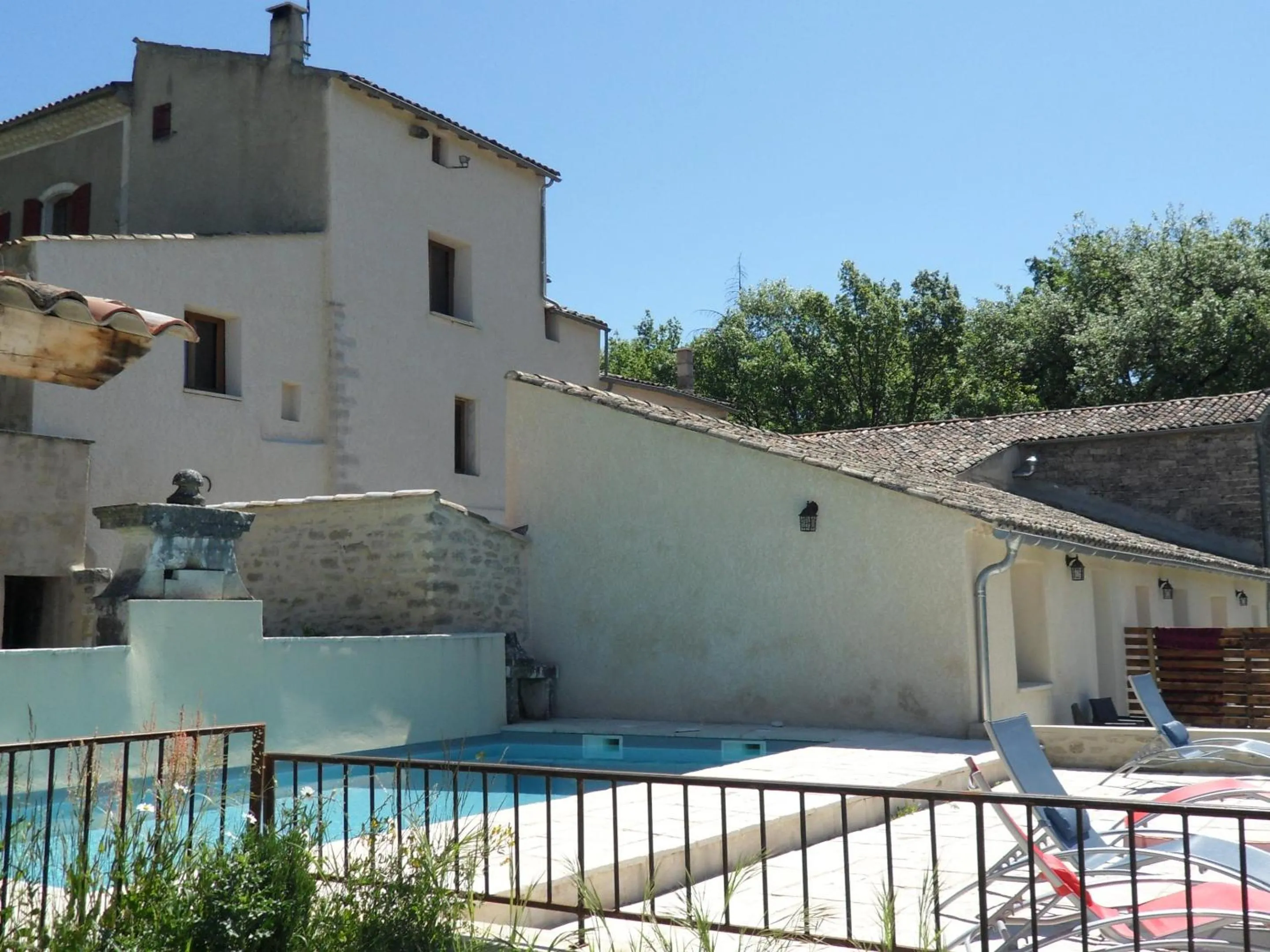 Pool view in Les Ânes de Forcalquier