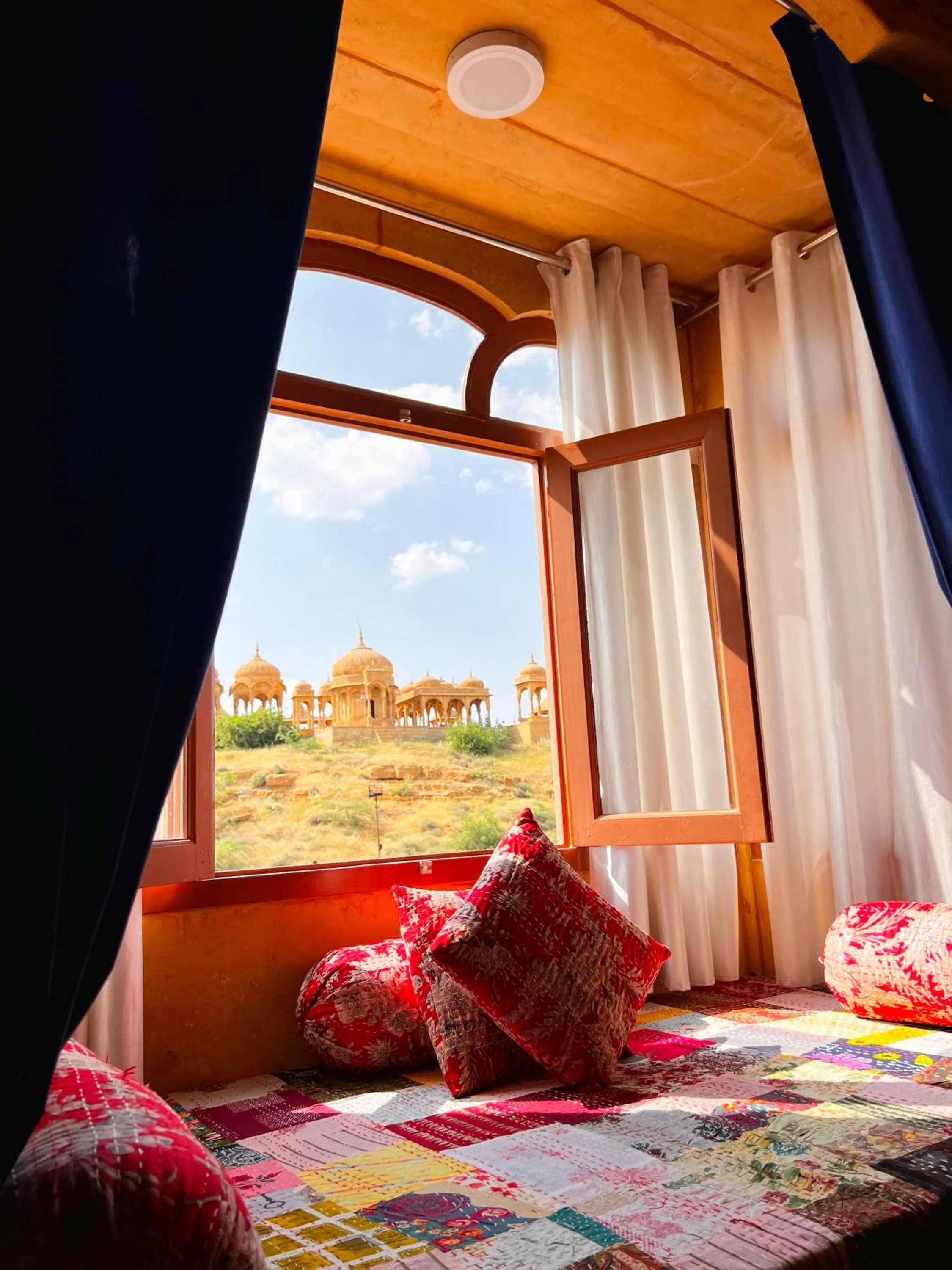 Bed in Hotel Royal Heritage