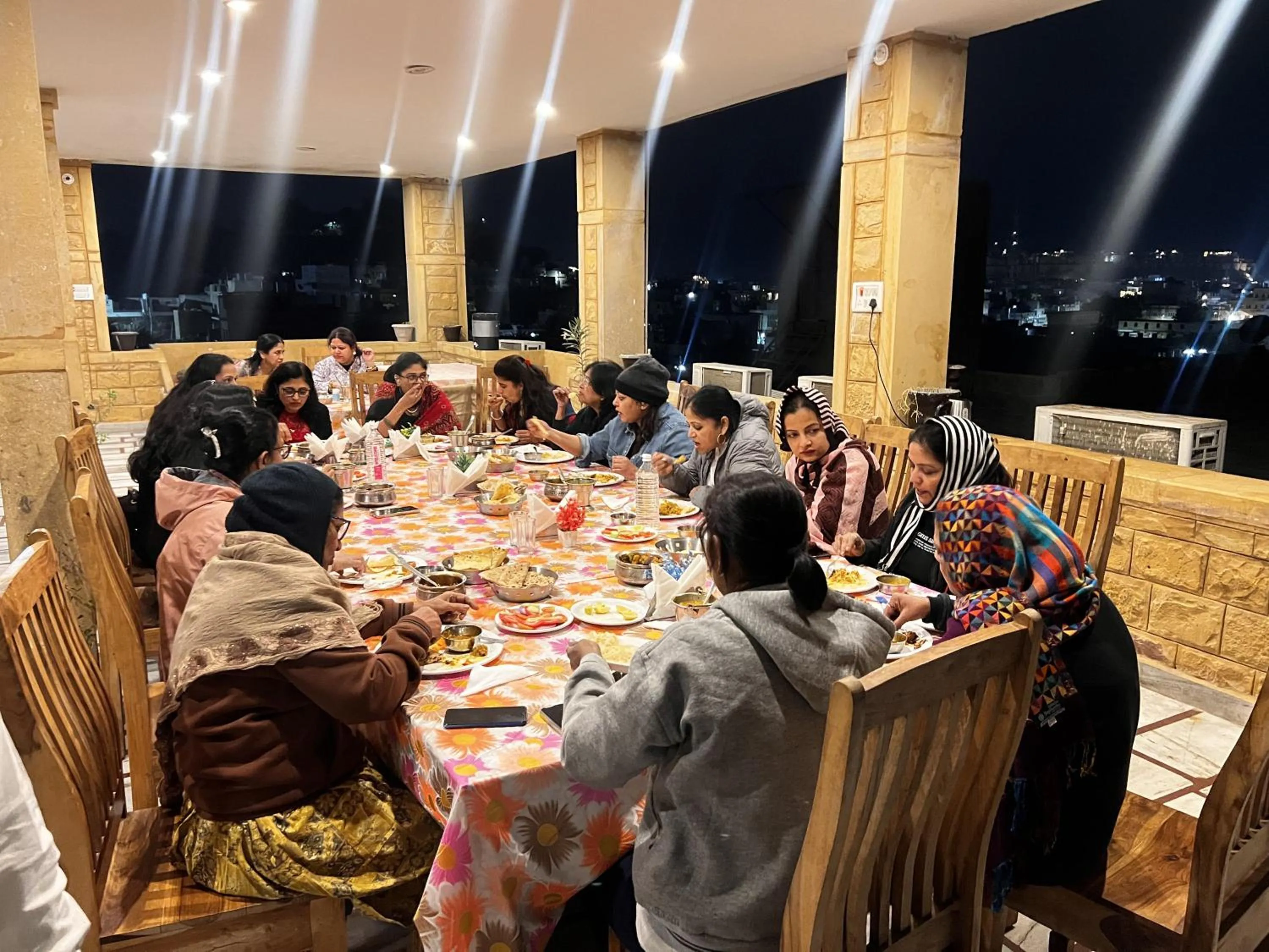 Restaurant/places to eat in Hotel Royal Heritage