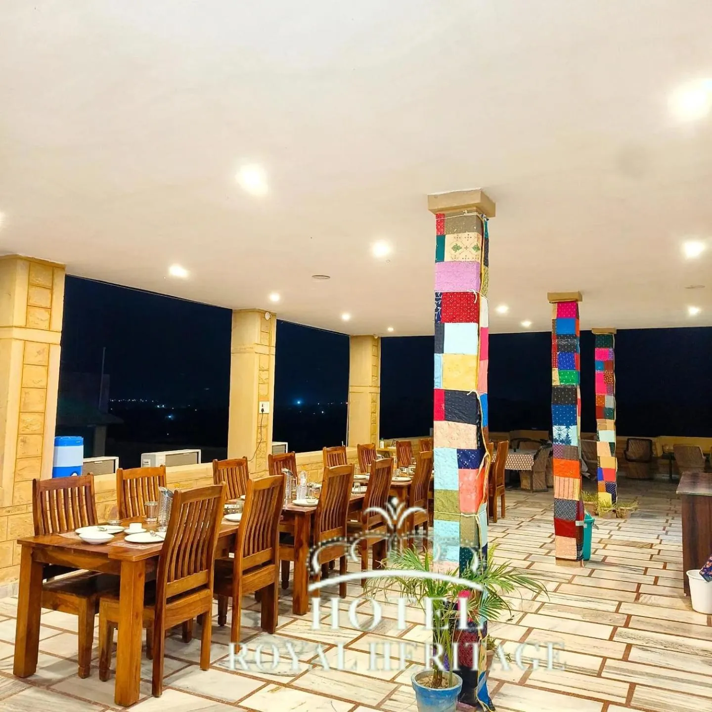 Restaurant/places to eat in Hotel Royal Heritage