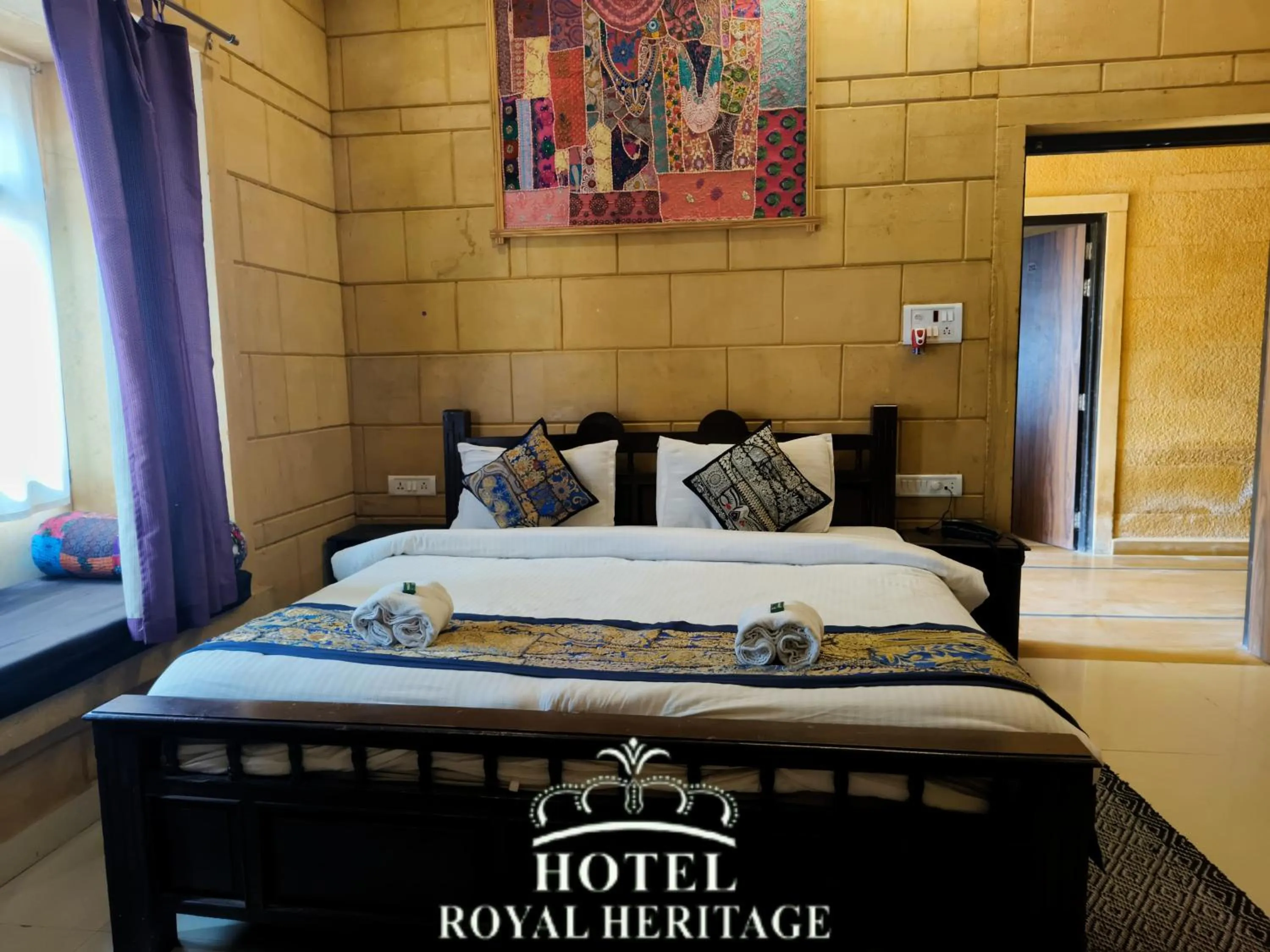 Toilet, Bed in Hotel Royal Heritage