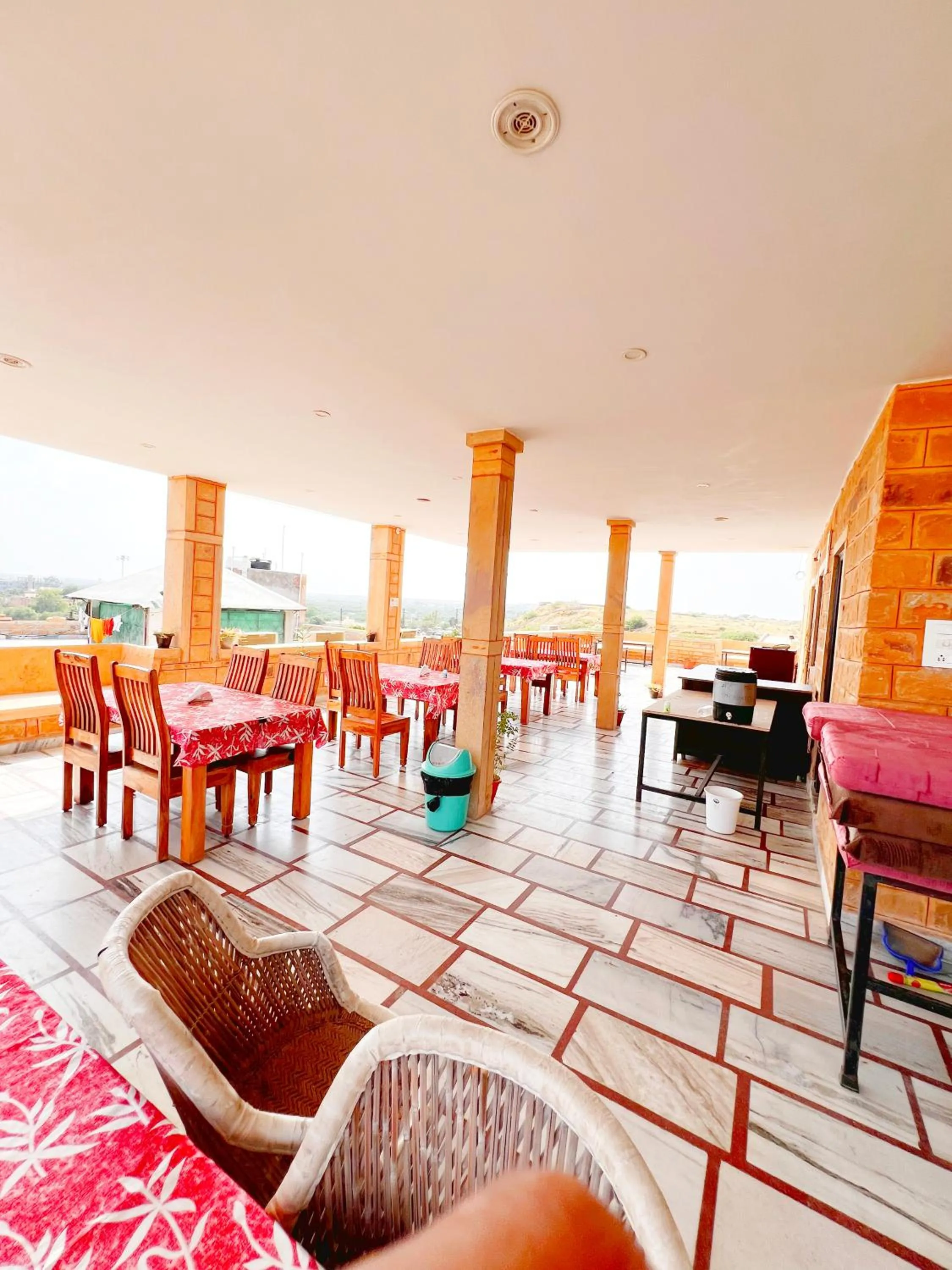 Restaurant/places to eat in Hotel Royal Heritage