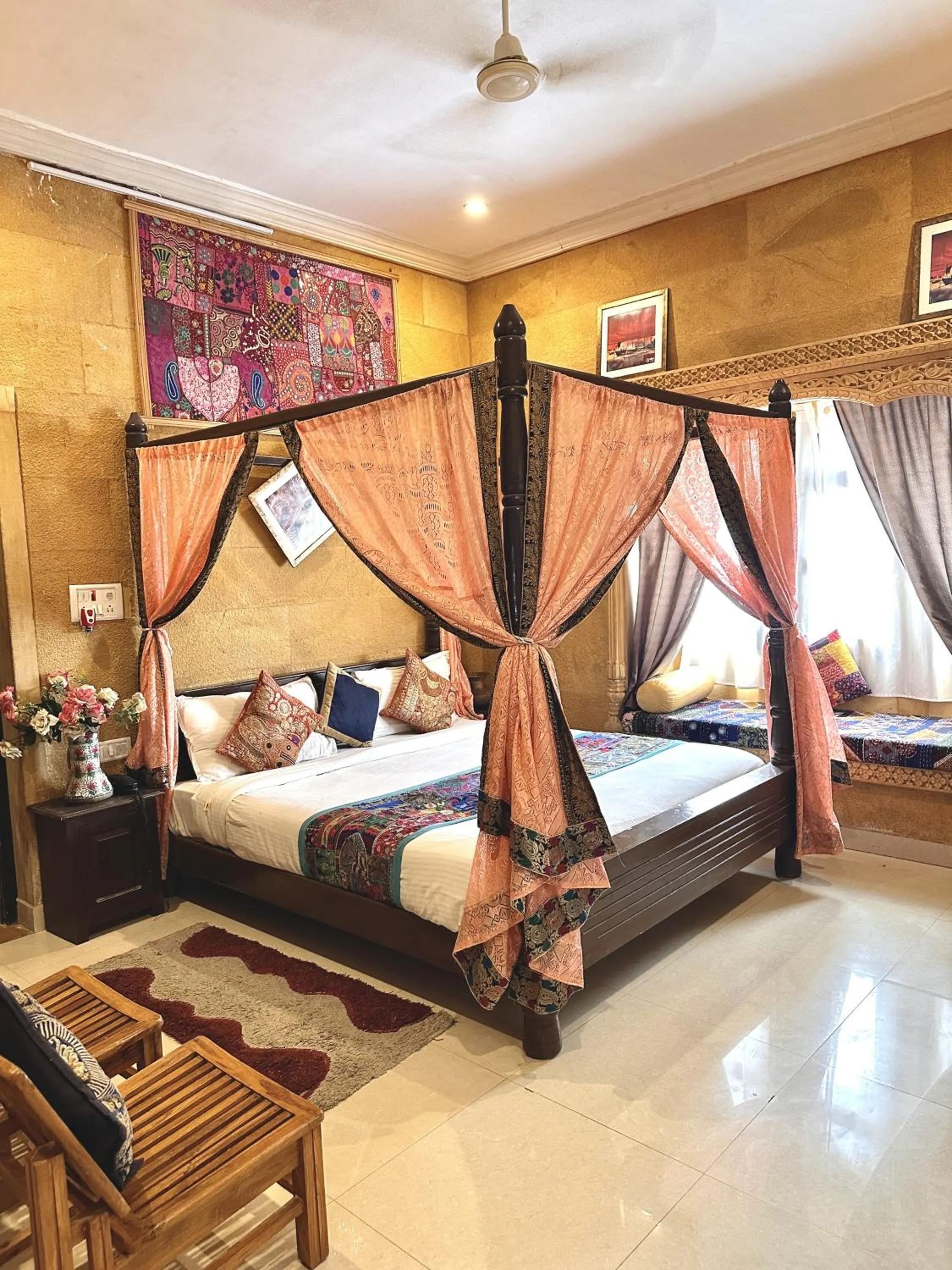 Bed in Hotel Royal Heritage