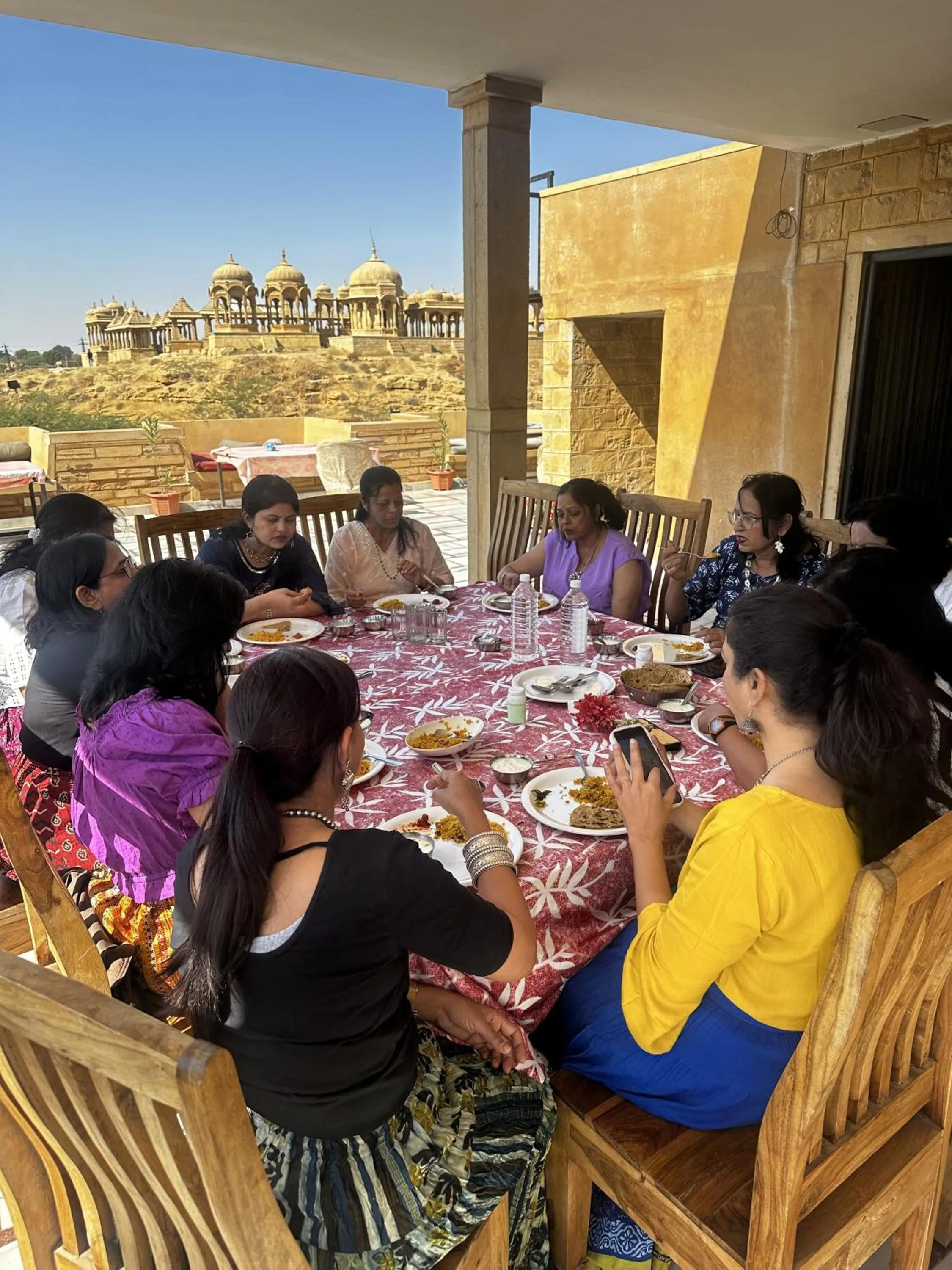 Restaurant/places to eat in Hotel Royal Heritage