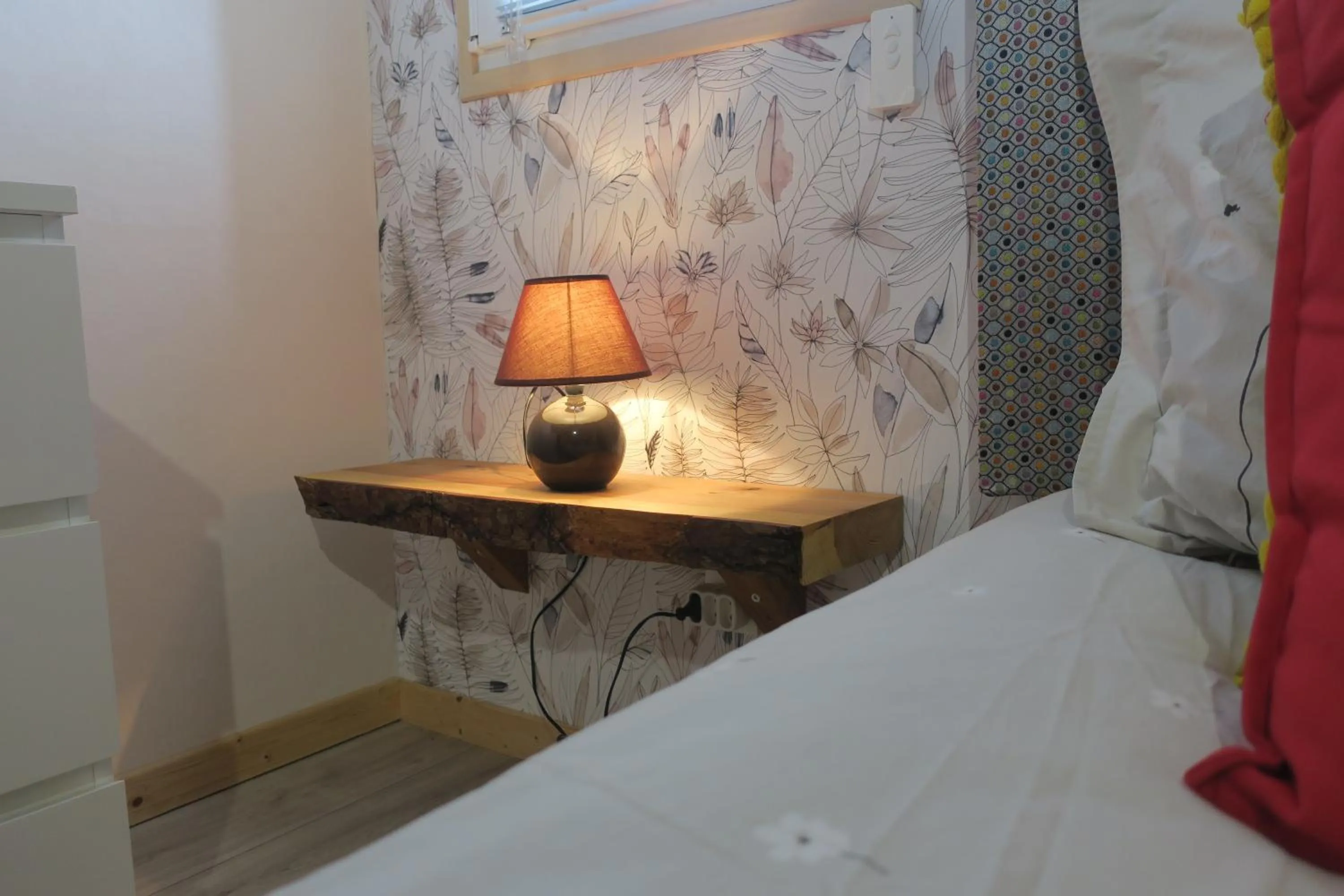 Photo of the whole room, Bed in Chambres au grand calme dans maison