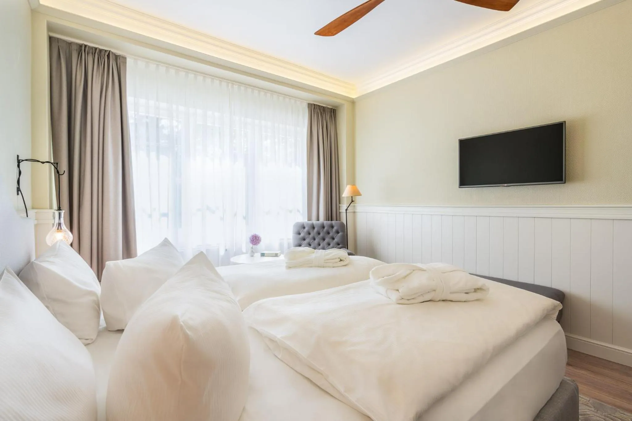 TV and multimedia, Bed in Strandhotel Ahlbeck