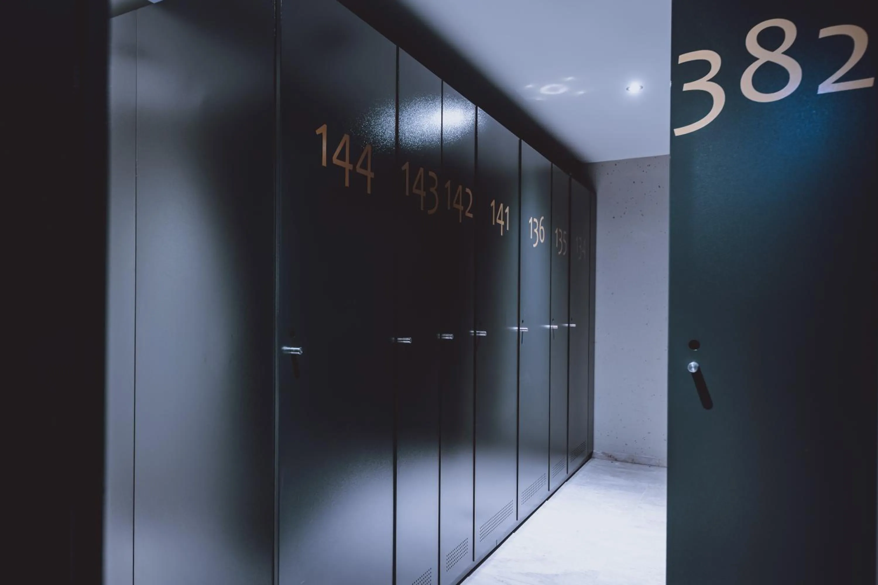 microwave in GLEMM by AvenidA Superior Hotel & Residences