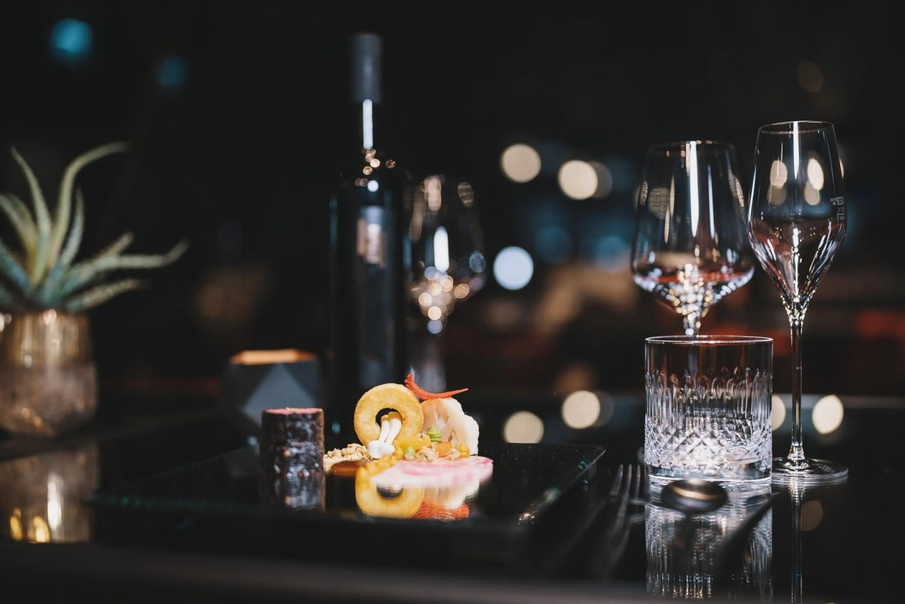 Lounge or bar in GLEMM by AvenidA Superior Hotel & Residences