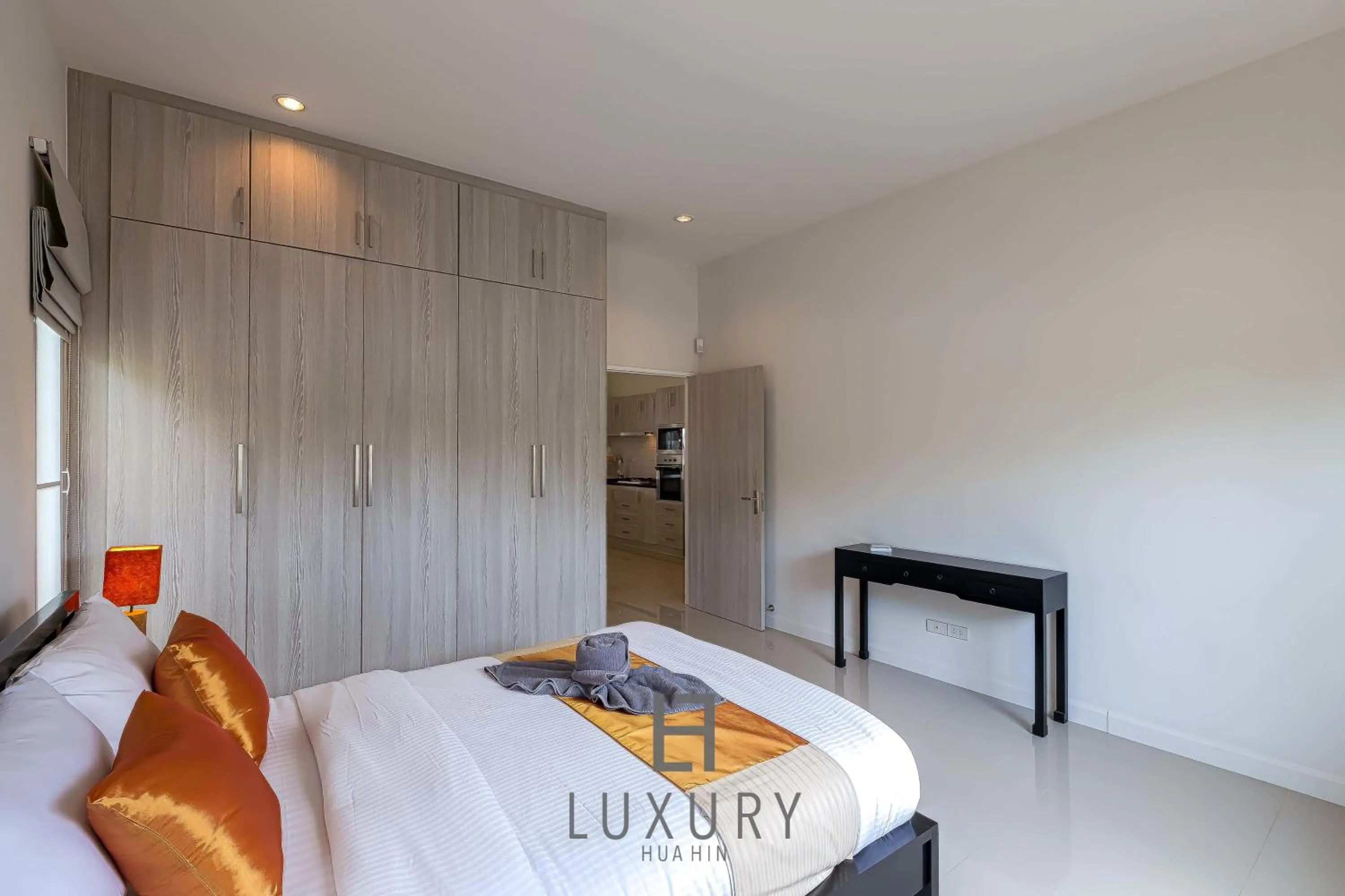 Bed in Cozy Modern 3 Bedroom Pool Villa L70