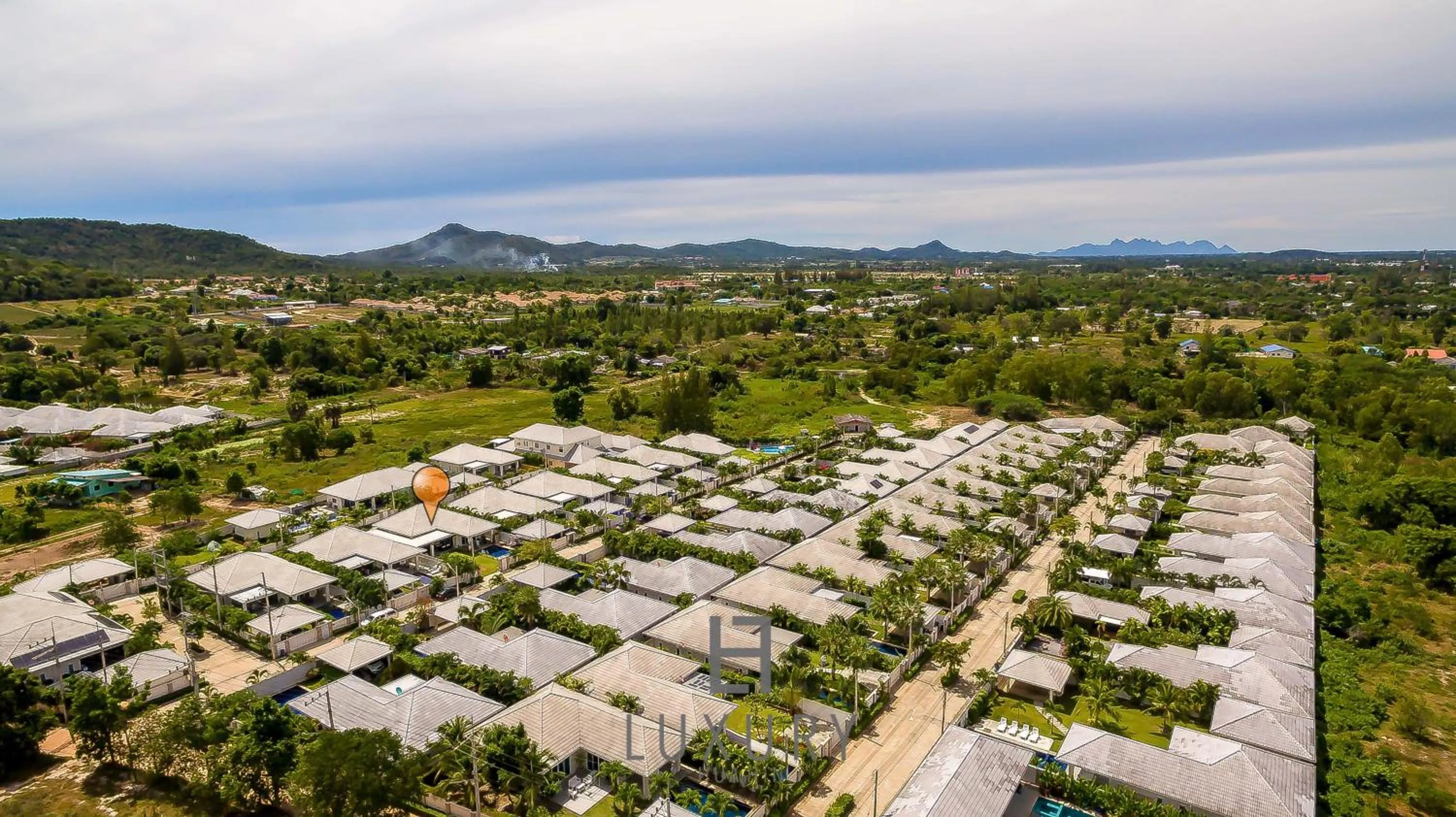 Cozy Modern 3 Bedroom Pool Villa L70