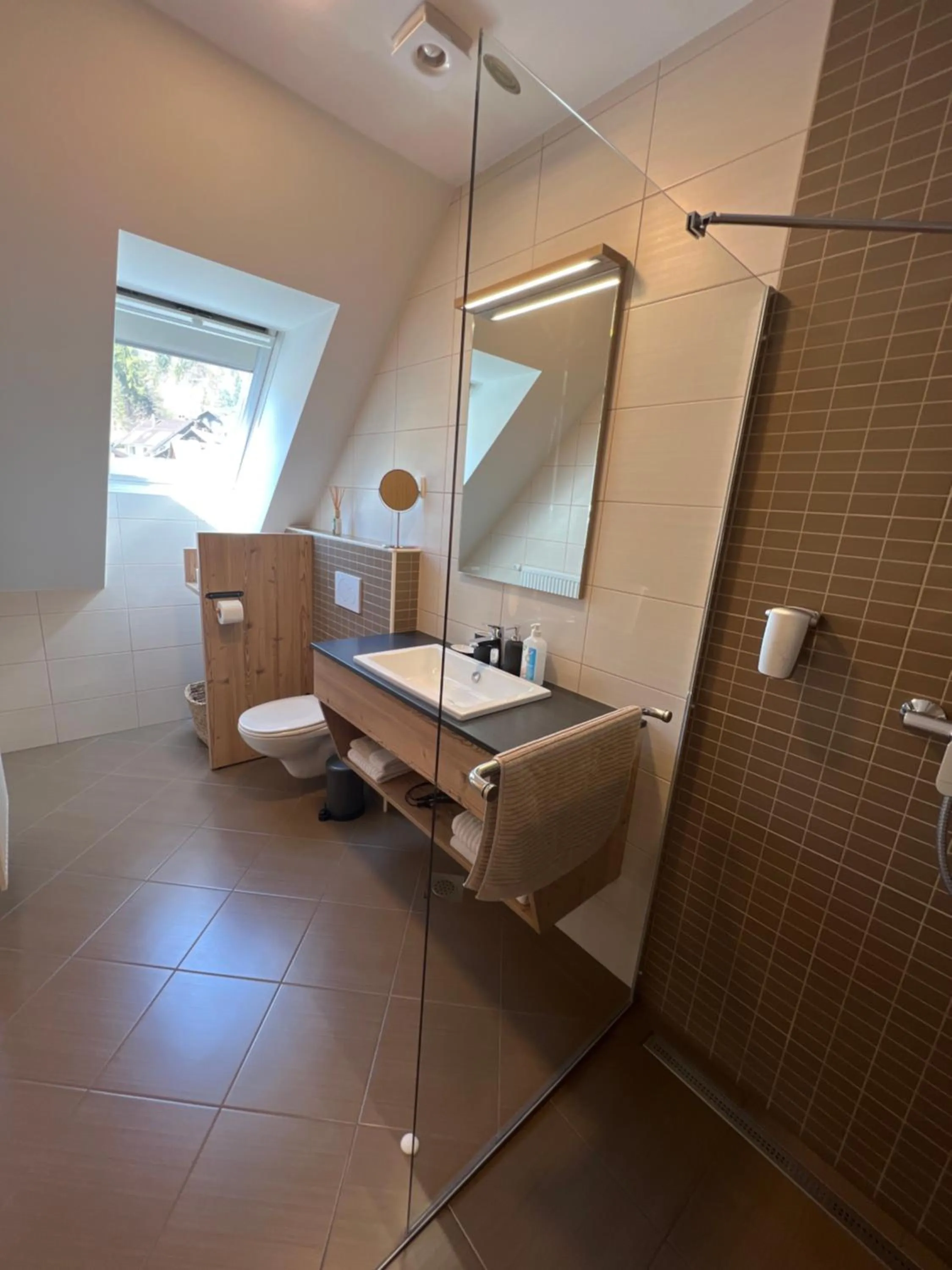 Na Vasi restavracija in prenočišča