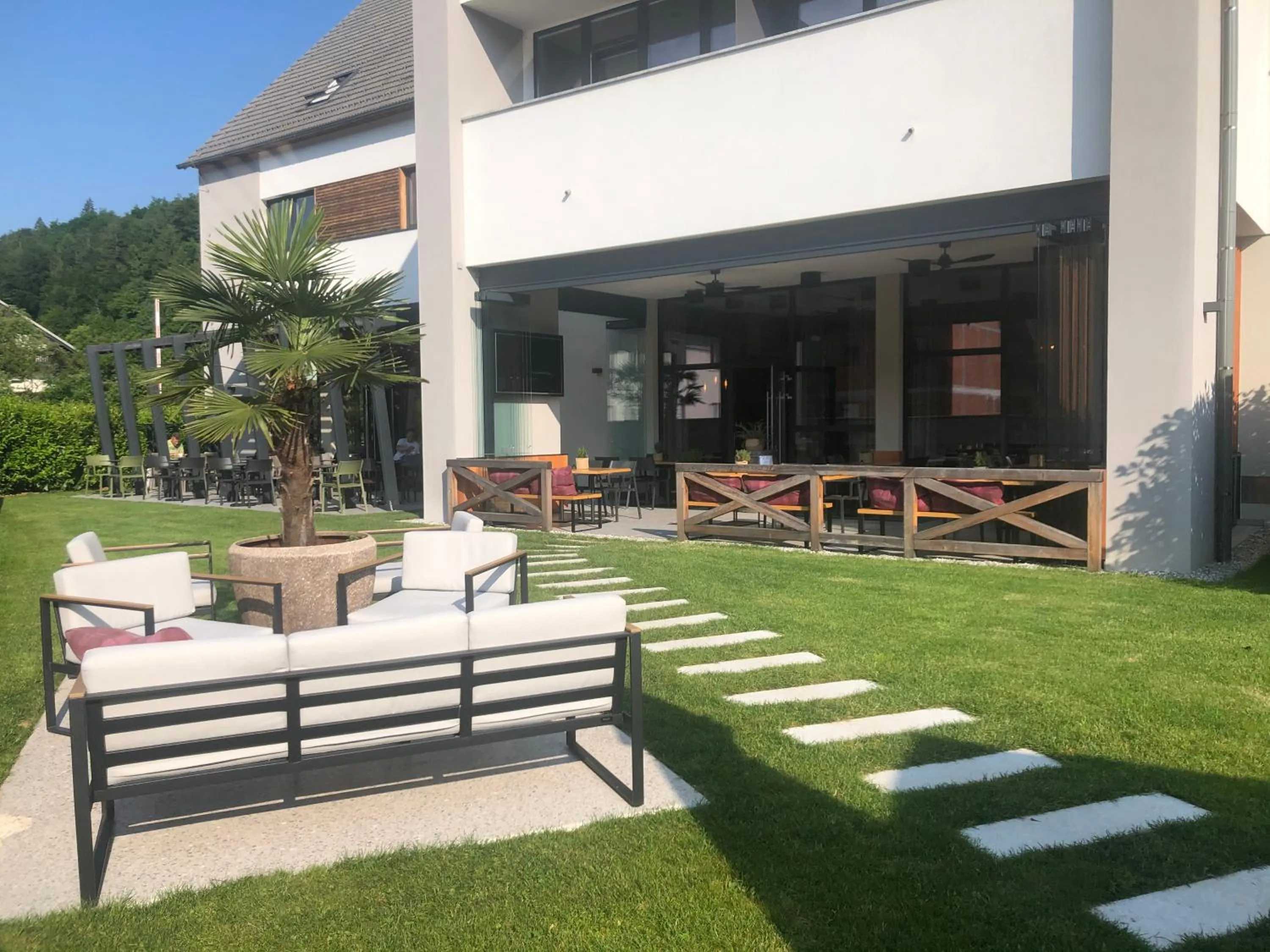 Na Vasi restavracija in prenočišča