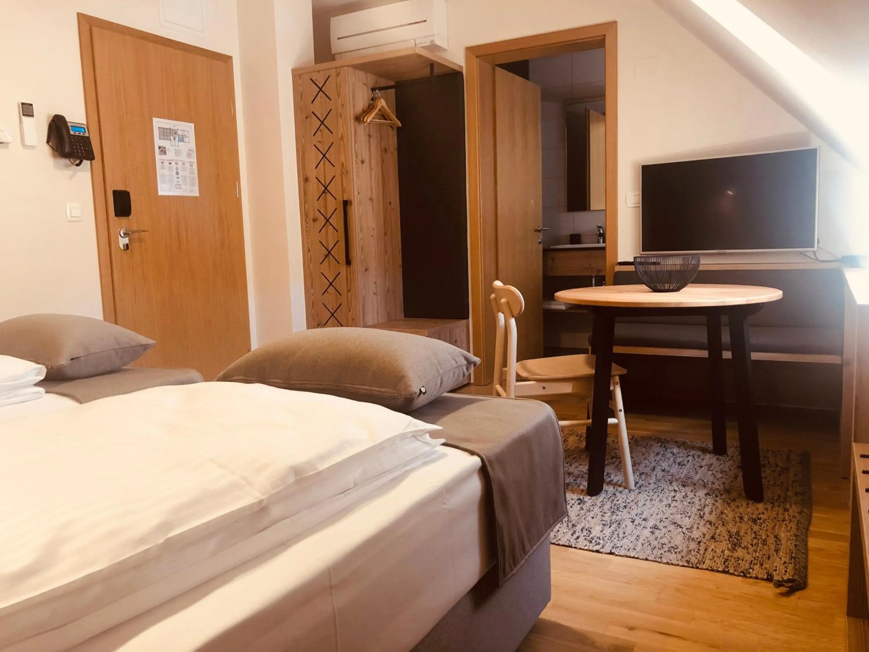 Bed in Na Vasi restavracija in prenočišča