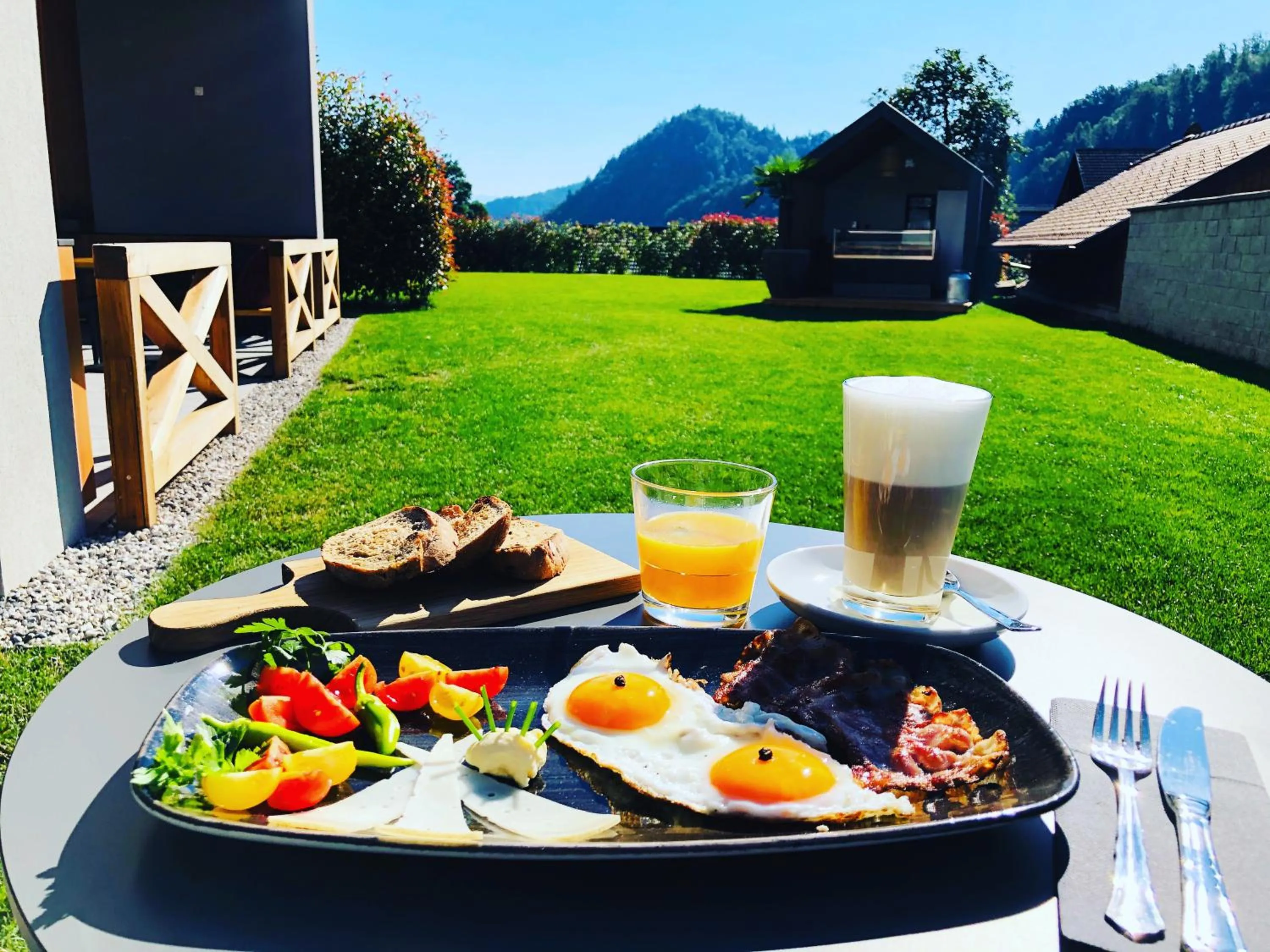 Na Vasi restavracija in prenočišča