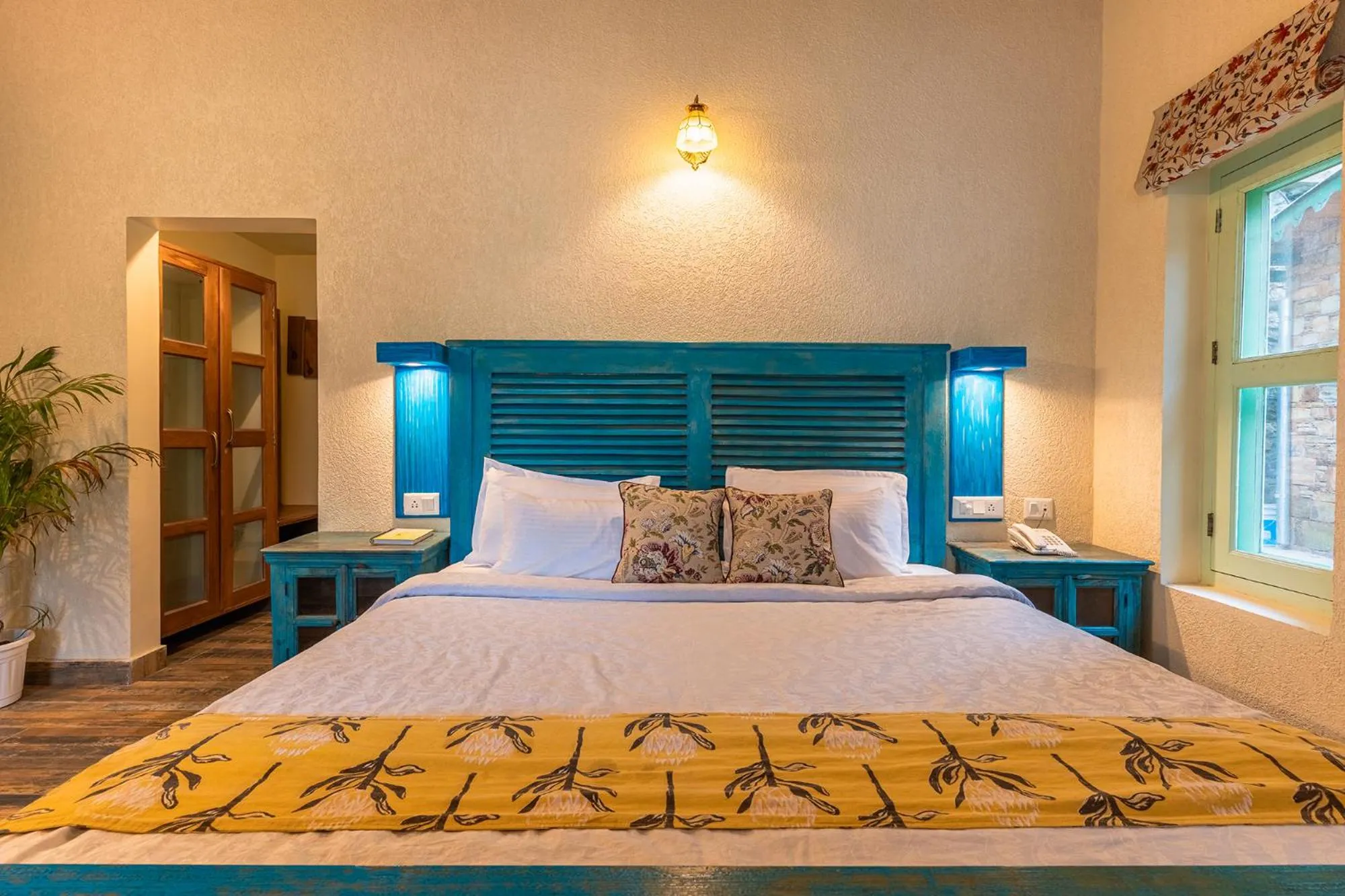 Bed in Echor Malusara Lakeview Retreat Bhimtal