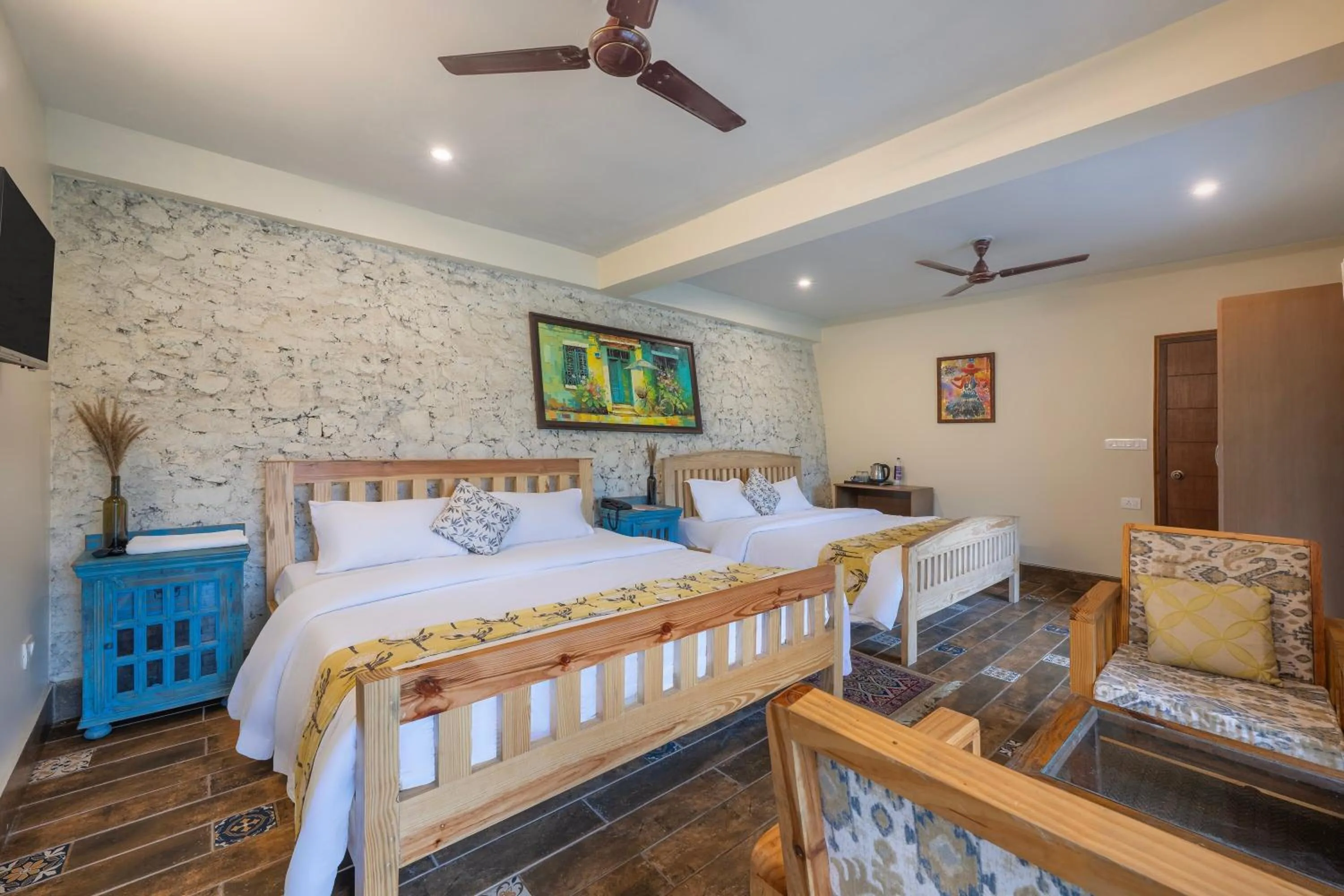 Bed in Echor Malusara Lakeview Retreat Bhimtal