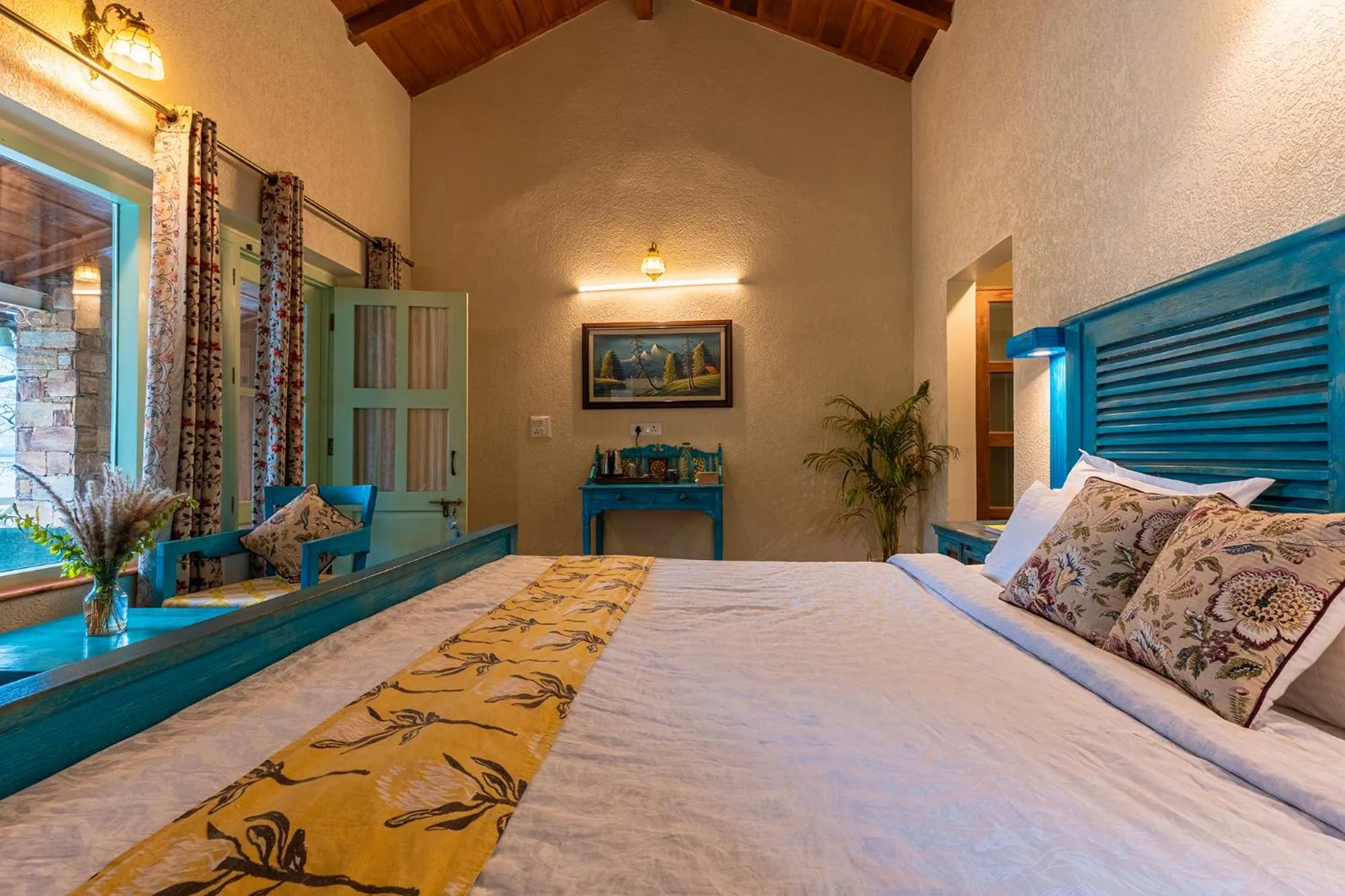 Bed in Echor Malusara Lakeview Retreat Bhimtal