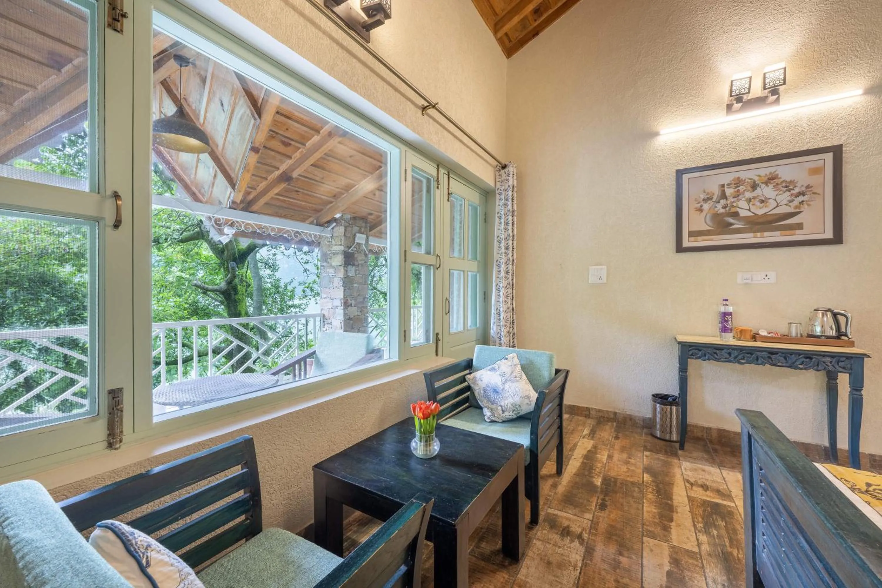 Balcony/Terrace in Echor Malusara Lakeview Retreat Bhimtal