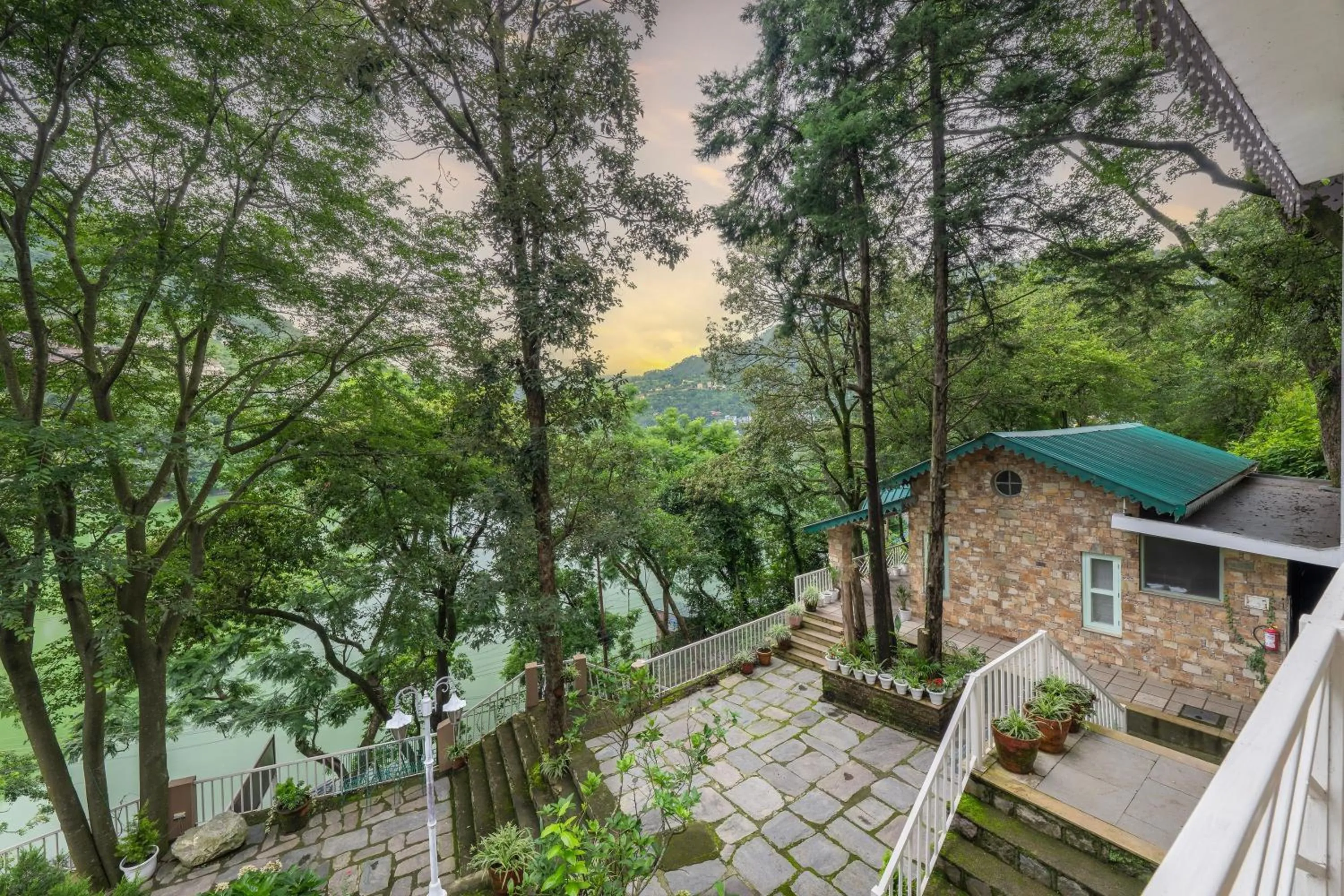 Property building in Echor Malusara Lakeview Retreat Bhimtal