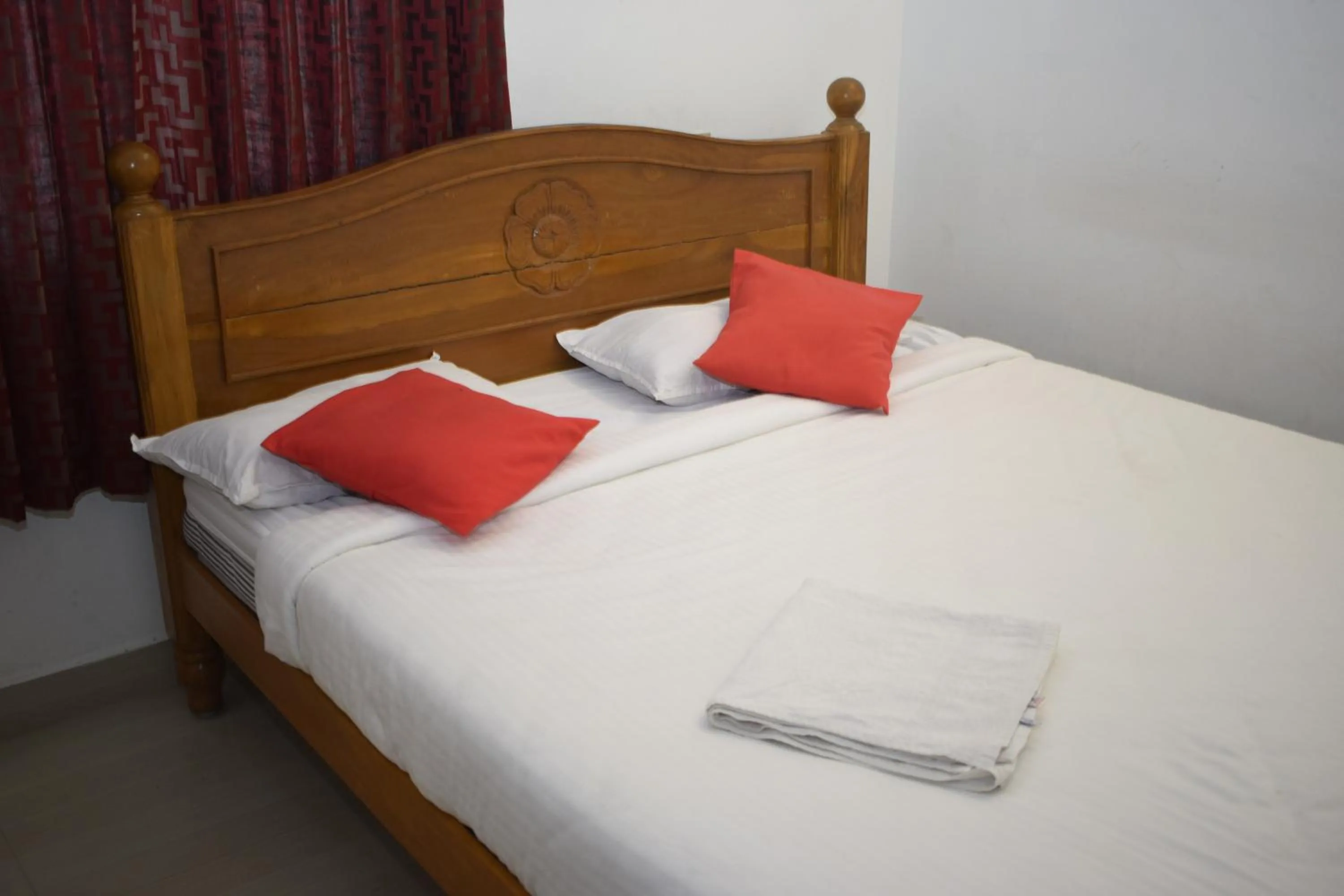 Bed in Haleemas Residency