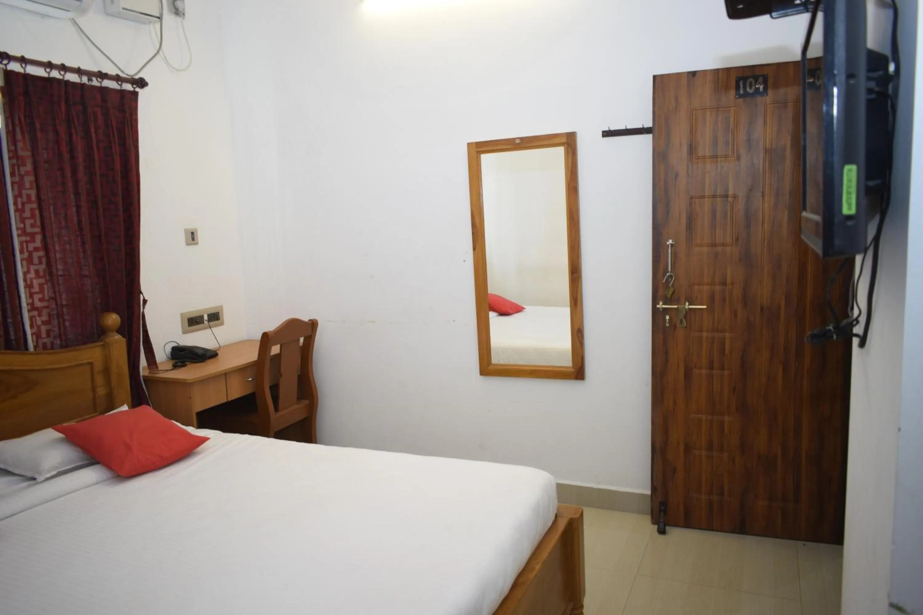 Bed in Haleemas Residency