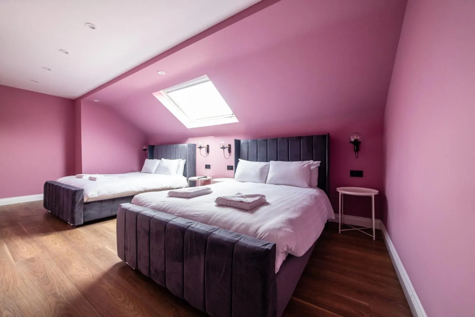 Bedroom, Bed in Hollywood Suite Sasco Apartments