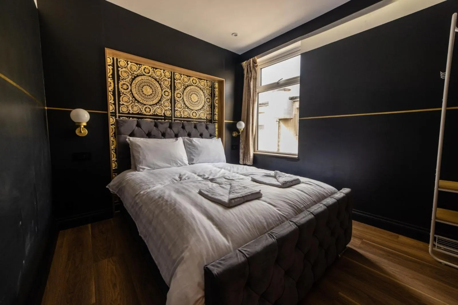 Bedroom, Bed in Hollywood Suite Sasco Apartments