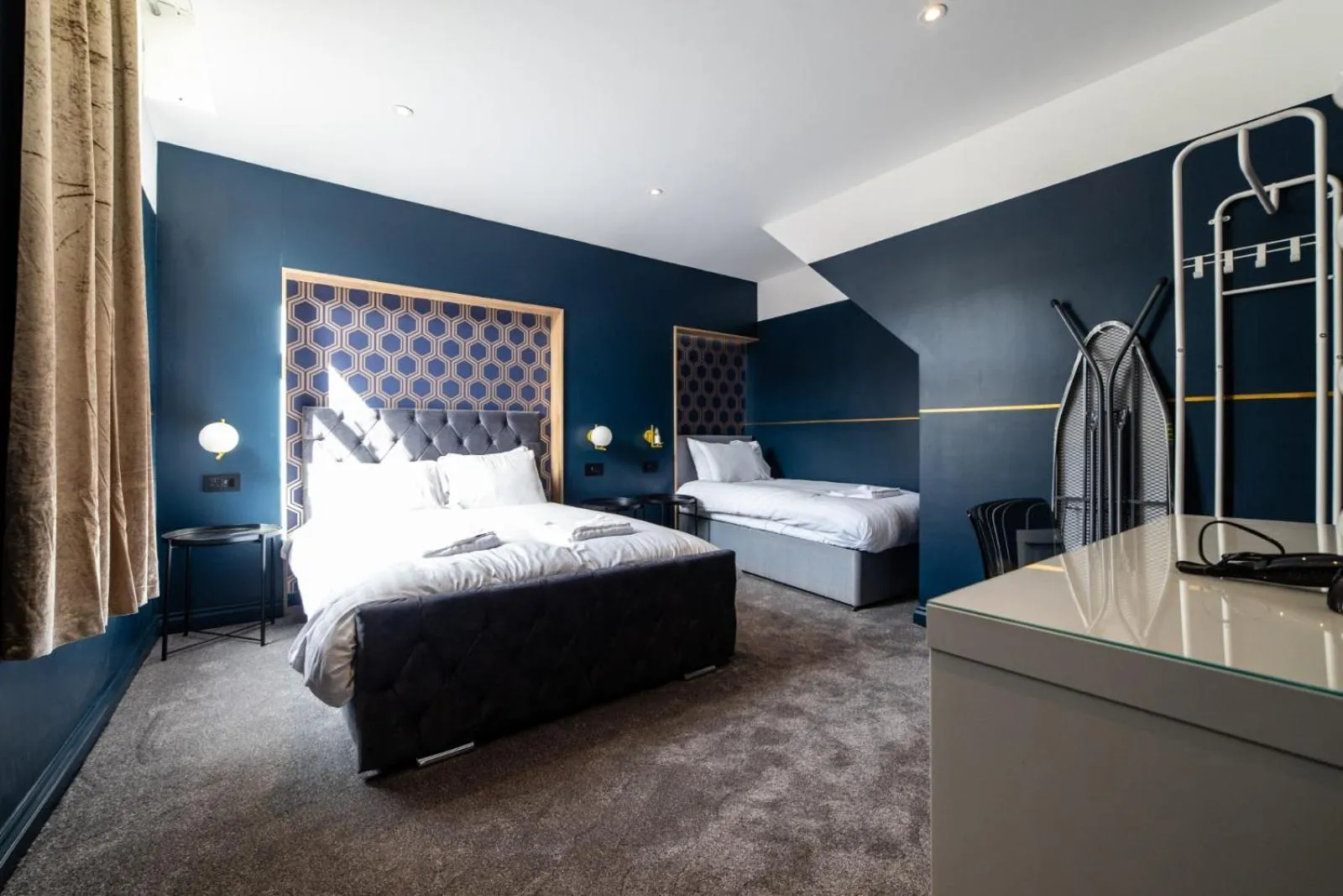 Bedroom, Bed in Hollywood Suite Sasco Apartments