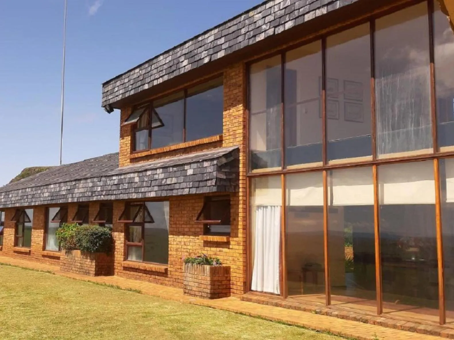 Property building in Amberley Mountain Reserve