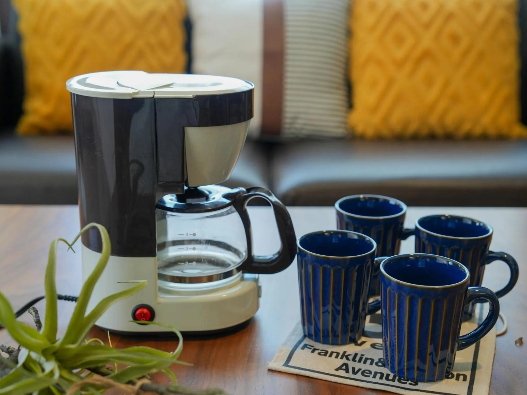 Coffee/tea facilities in Hotel Flourish 67