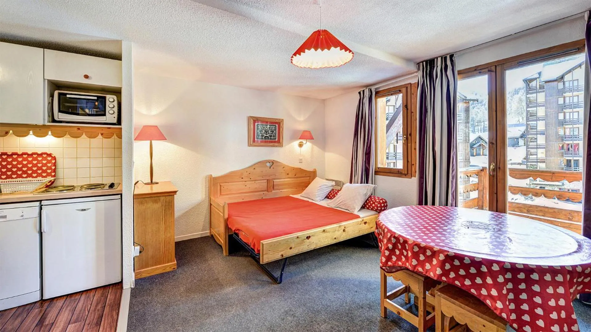 Living room, Bed in Vacancéole - Résidence Vega