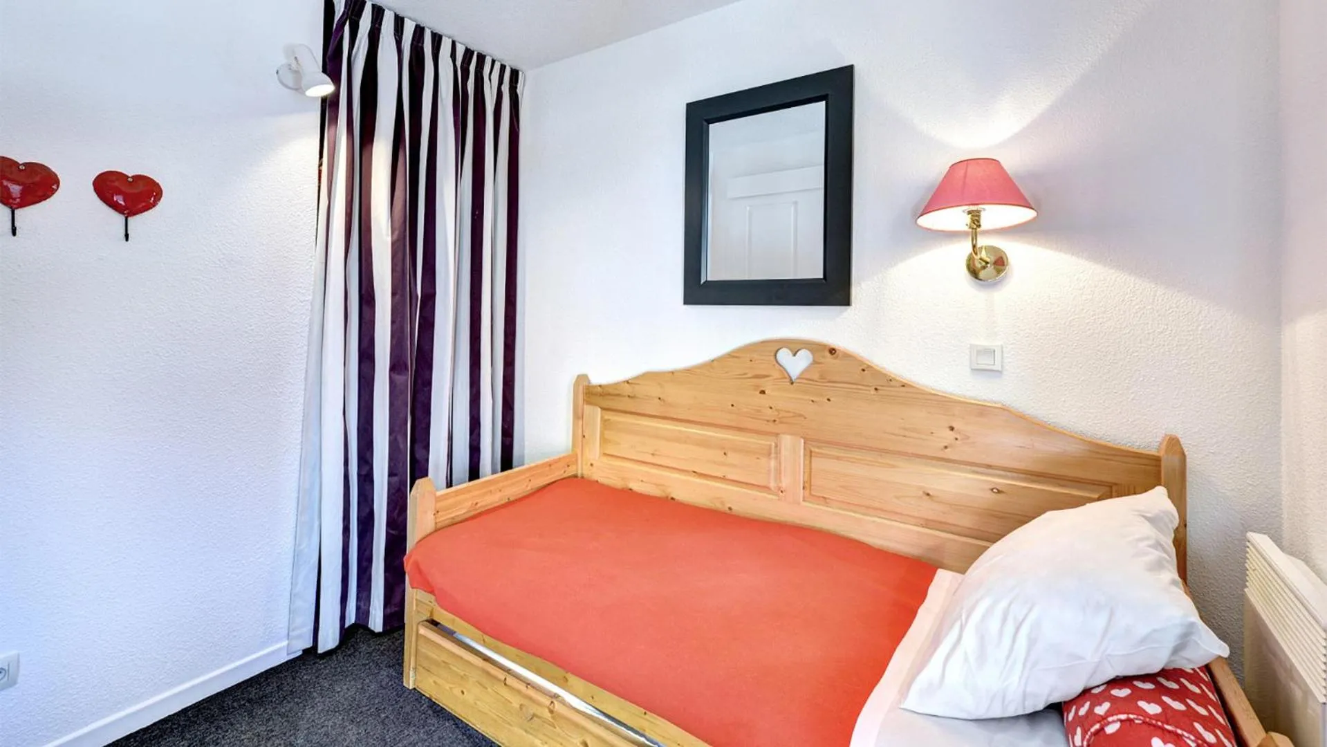 Bedroom, Bed in Vacancéole - Résidence Vega