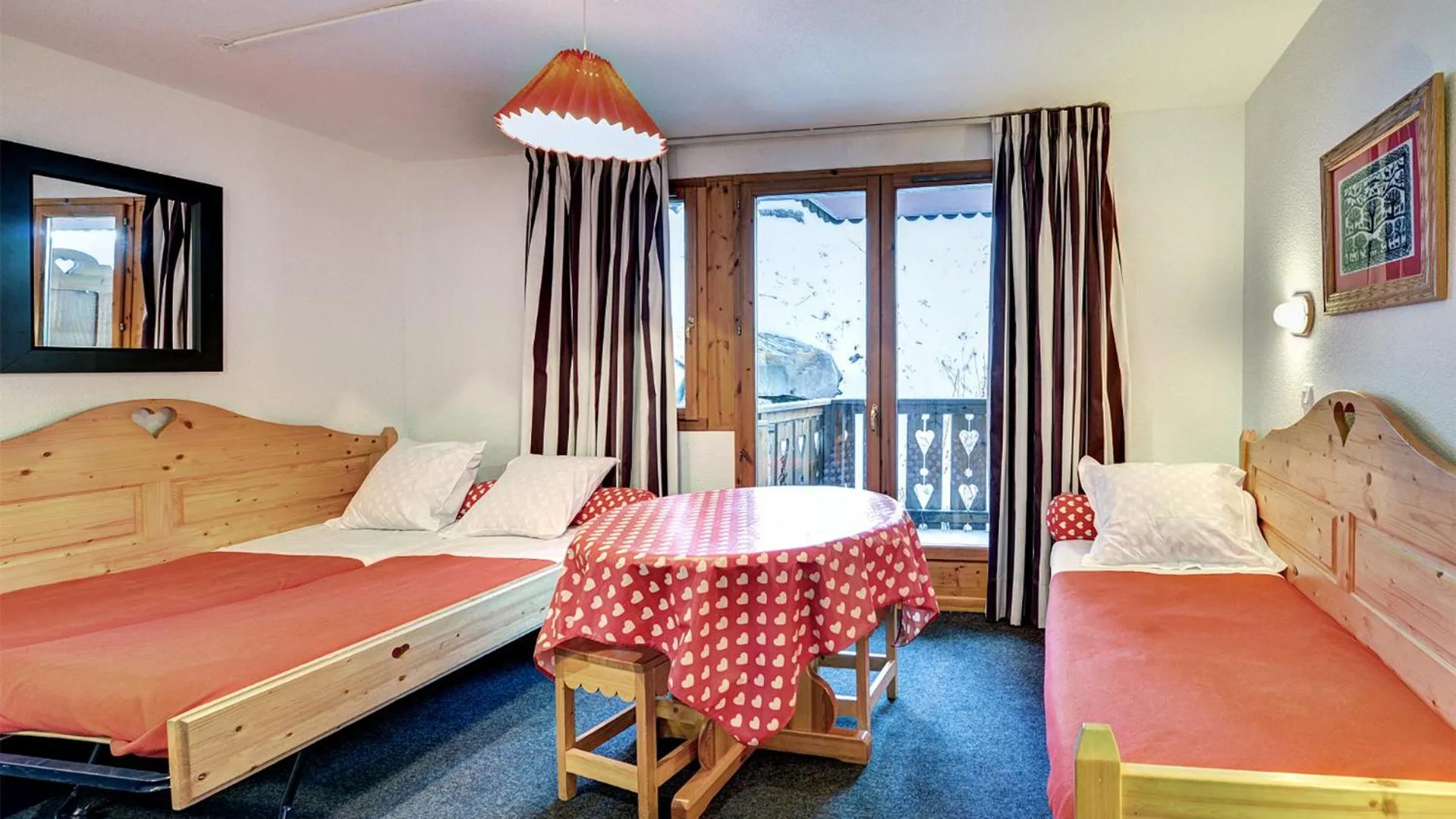 Living room, Bed in Vacancéole - Résidence Vega