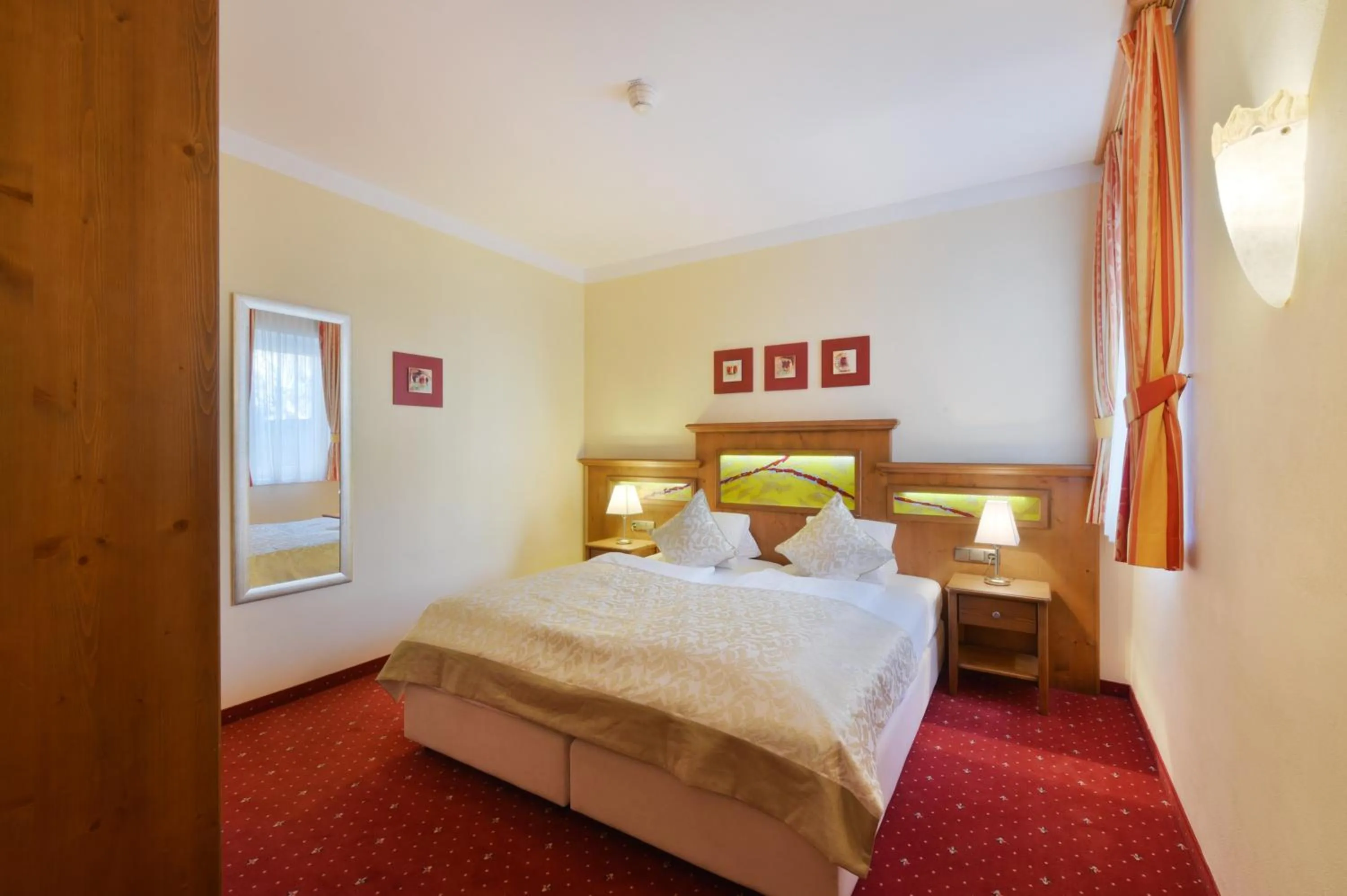 Bedroom, Bed in Appartements Cella Central