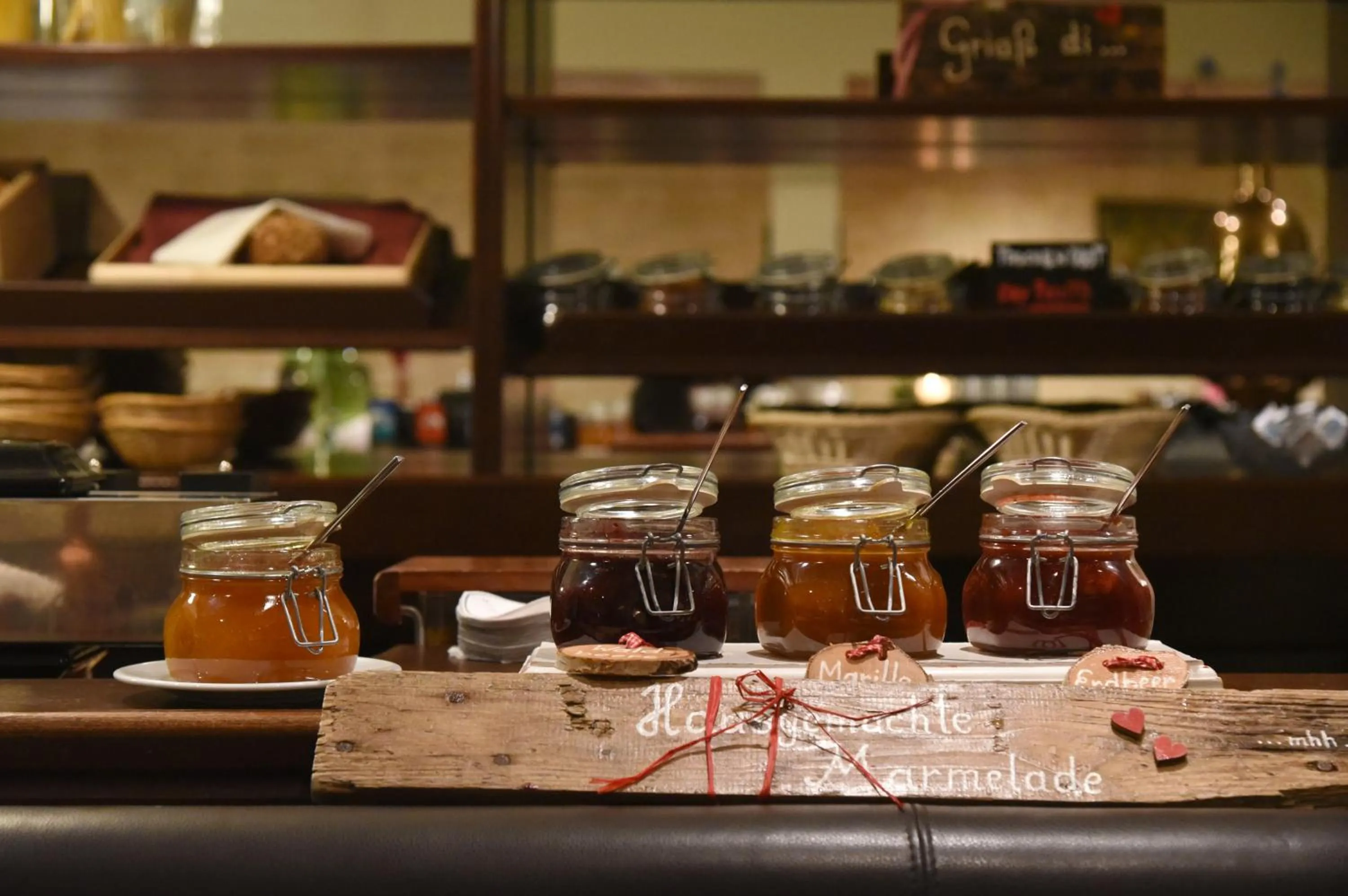 Restaurant/places to eat in Appartements Cella Central