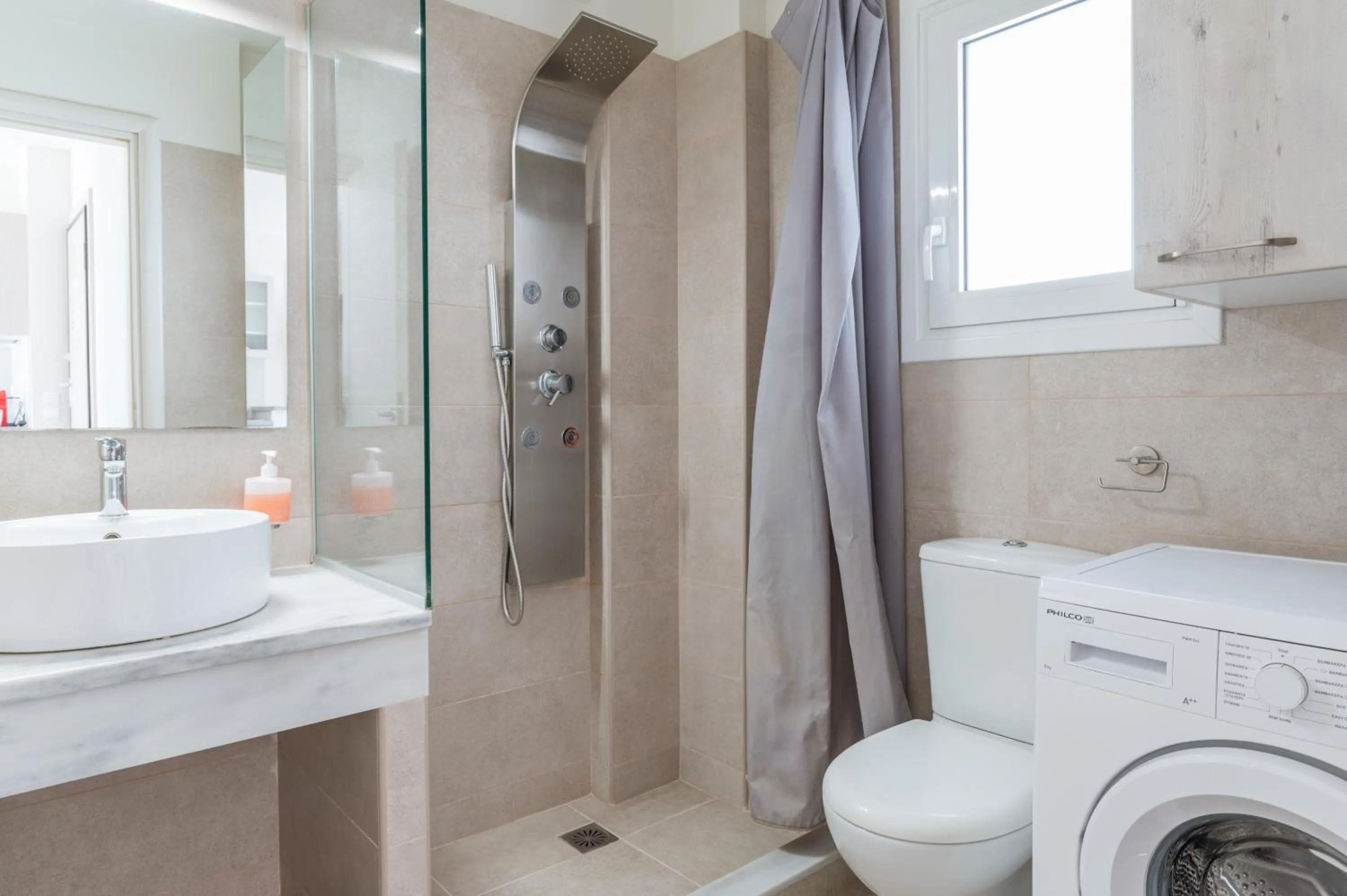 Shower in Elvita Apartments 3