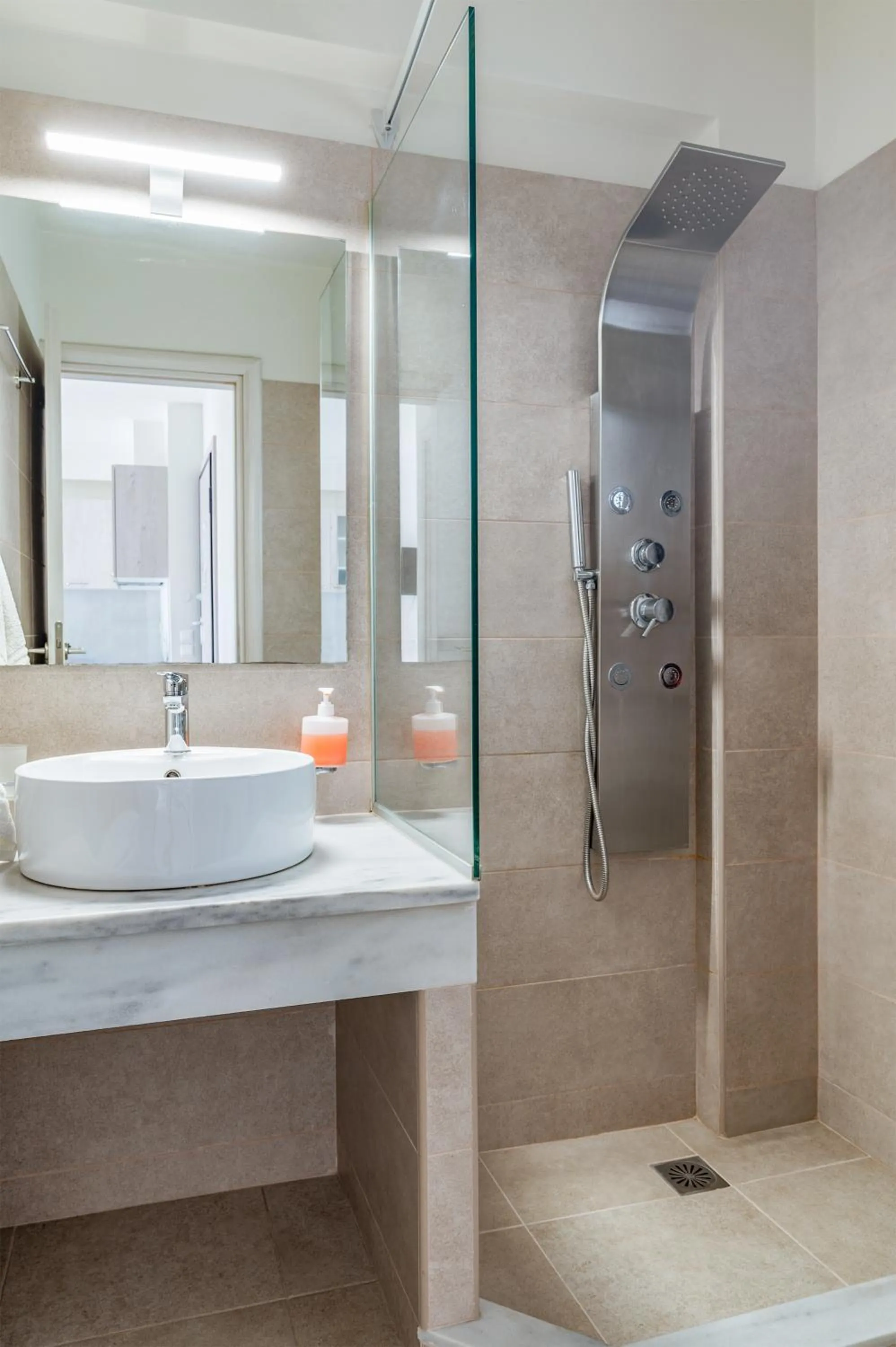 Shower in Elvita Apartments 3