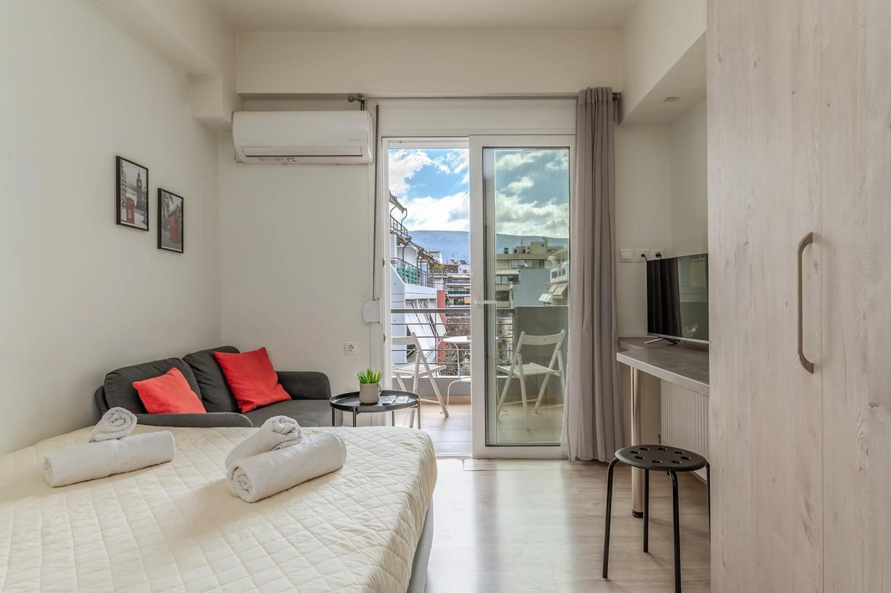 Living room, Bed in Elvita Apartments 3