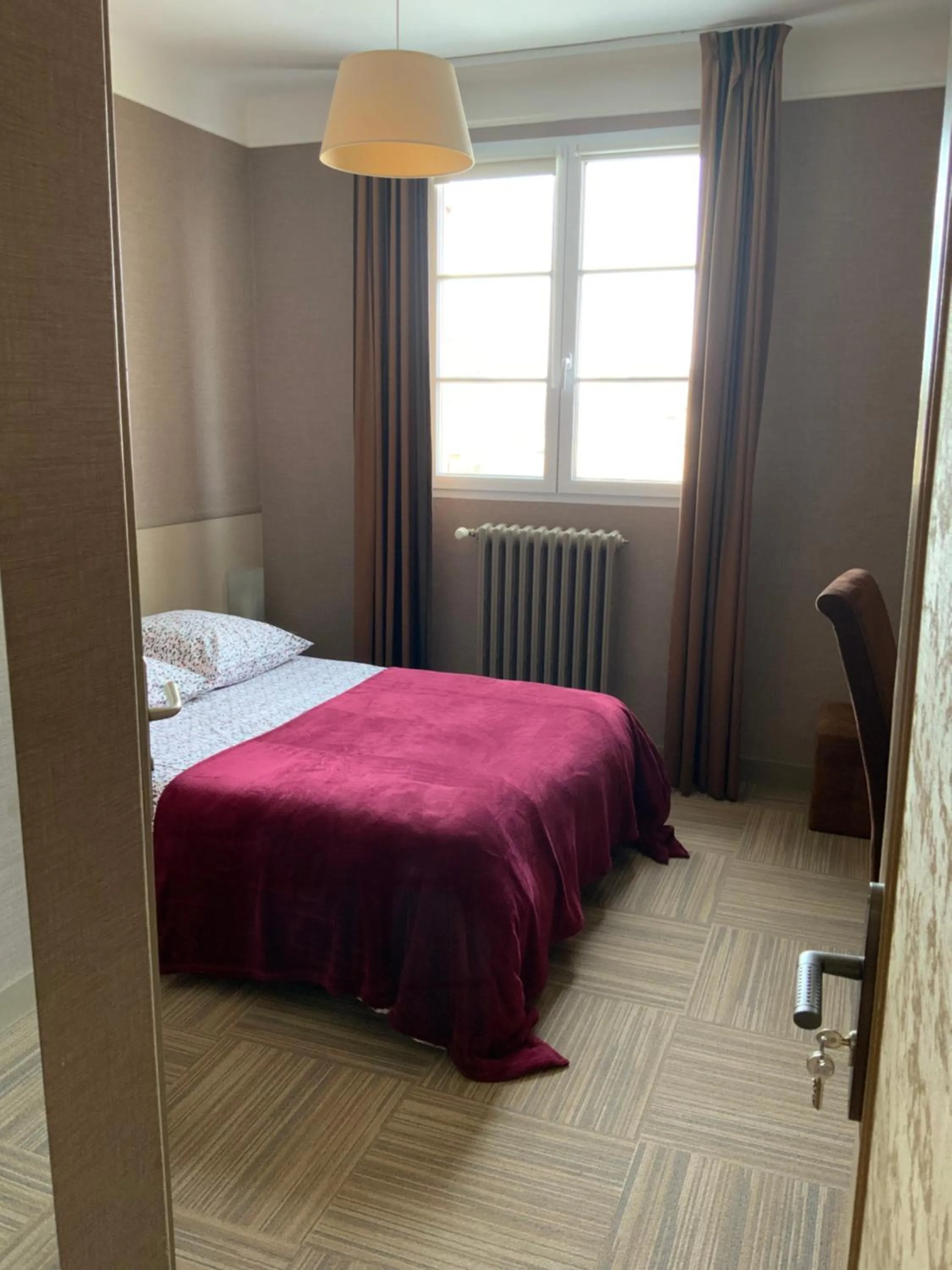 Bed in Les 3 rois by YY