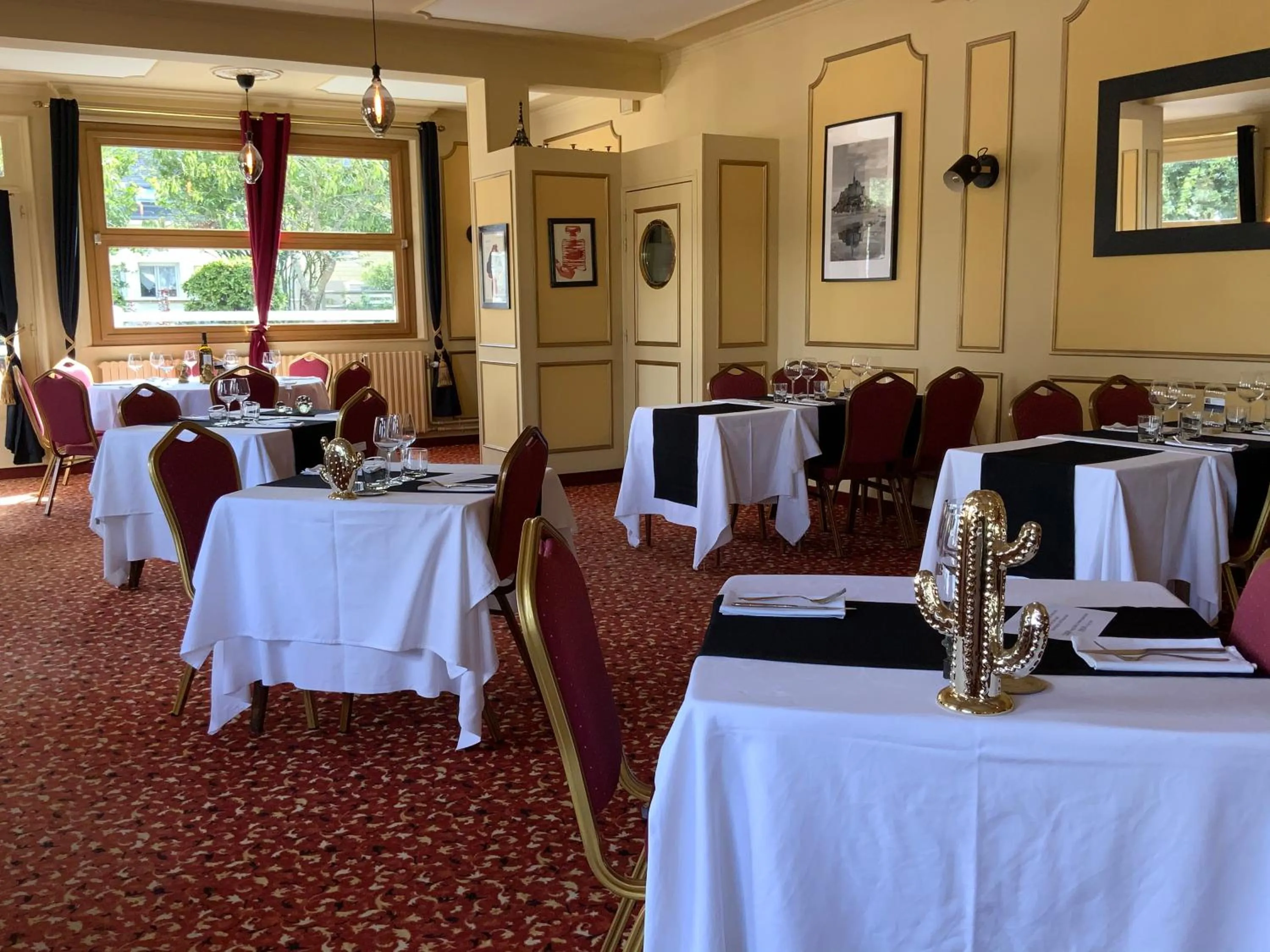 Restaurant/places to eat in Les 3 rois by YY