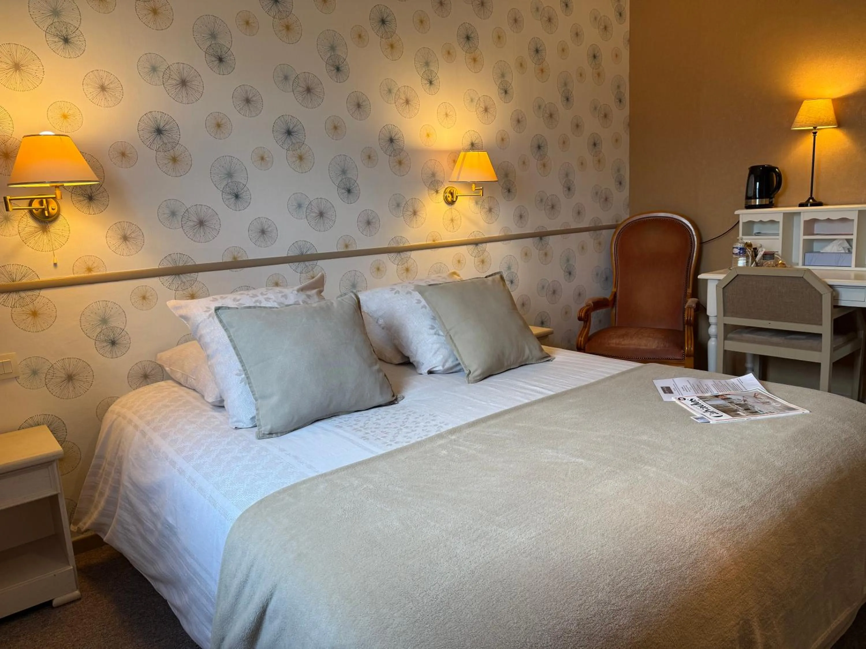 Bed in Les 3 rois by YY