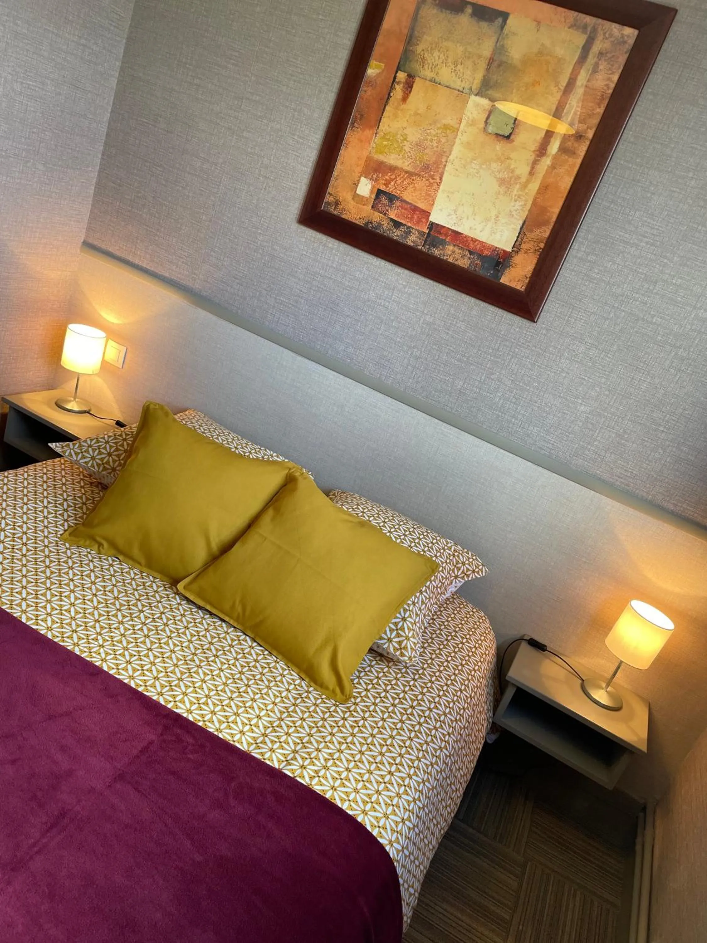 Bed in Les 3 rois by YY