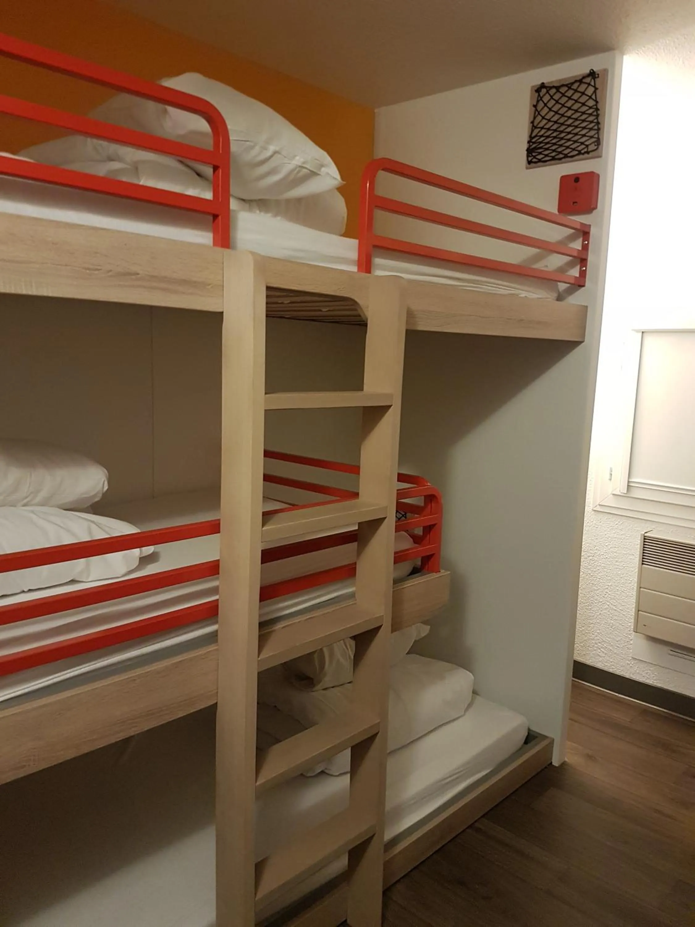 bunk bed, Bed in hotelF1 Lyon Saint Priest