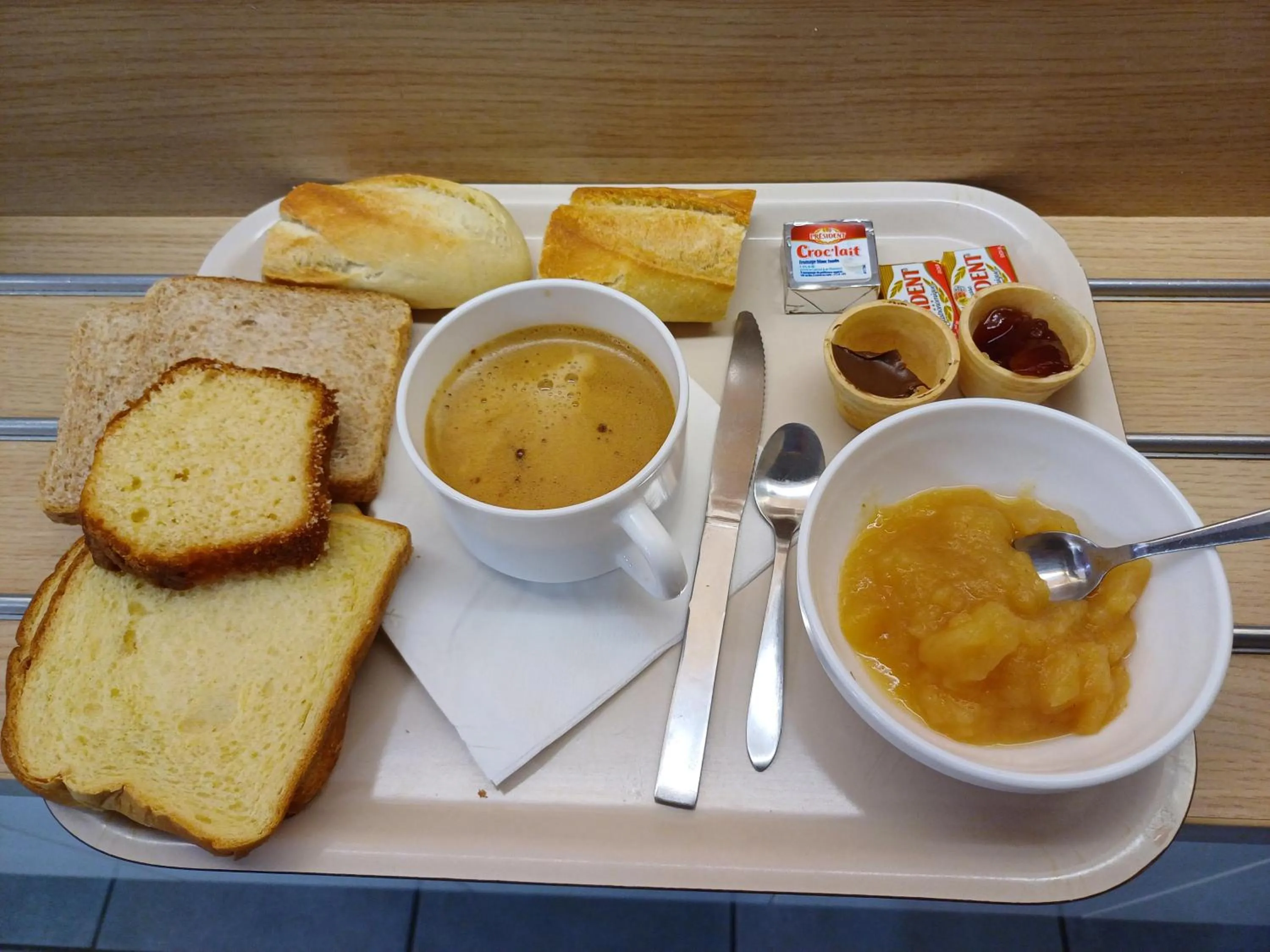 Breakfast in Unisotel Saintes Ex F1