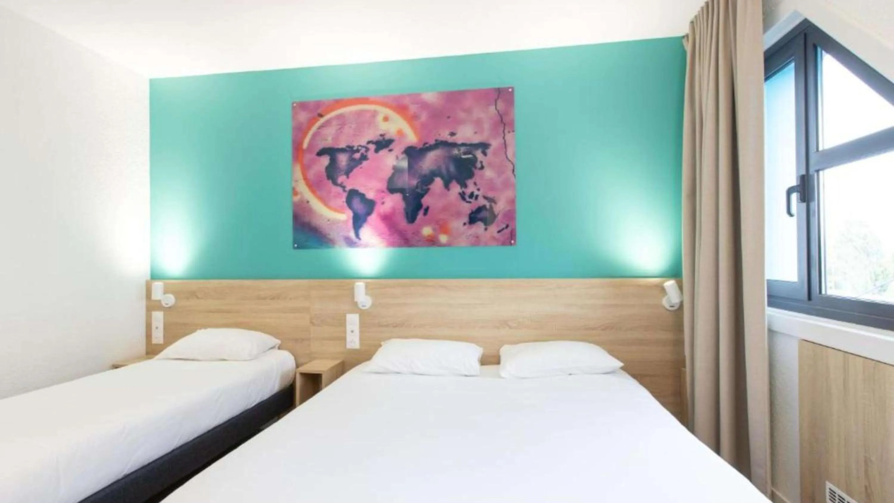 Bedroom, Bed in Kyriad Direct Dijon Sud - Chenove